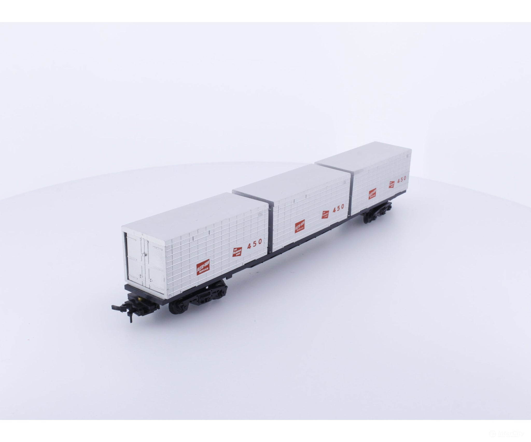 Model Power CONCAR HO Flat Deck with 3 Containers Milwaukee Road (MILW) 450 Freight Cars