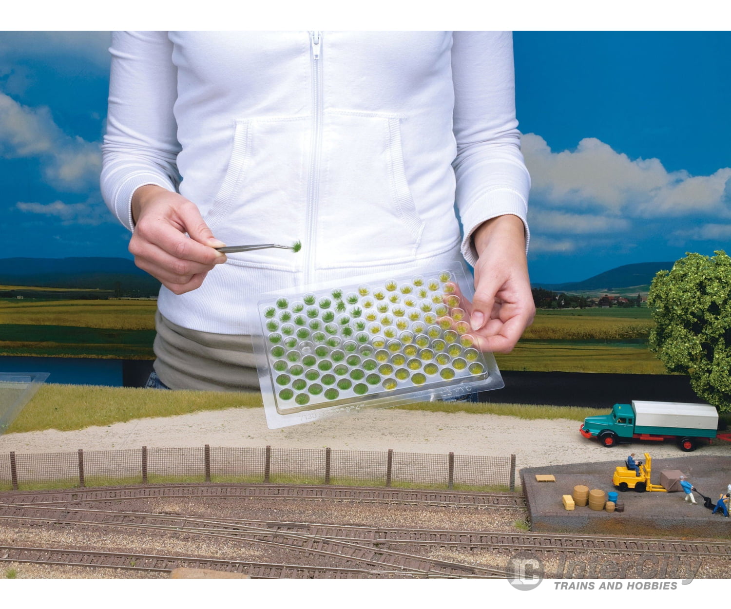 Noch 07133 Grass Tufts ’Field Plants’ Grass & Scenery Mats
