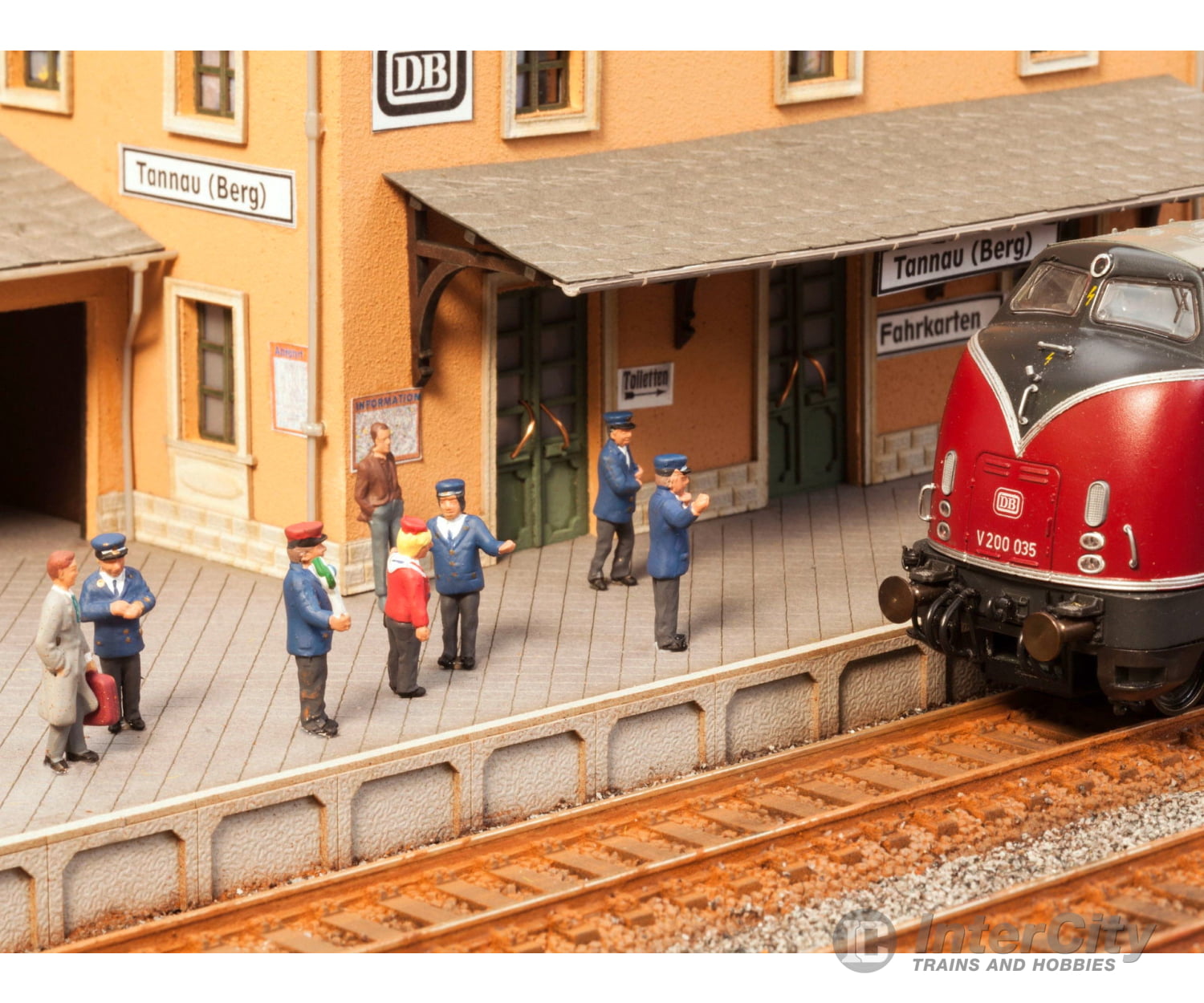 Noch 12800 HO On the Platform Figures