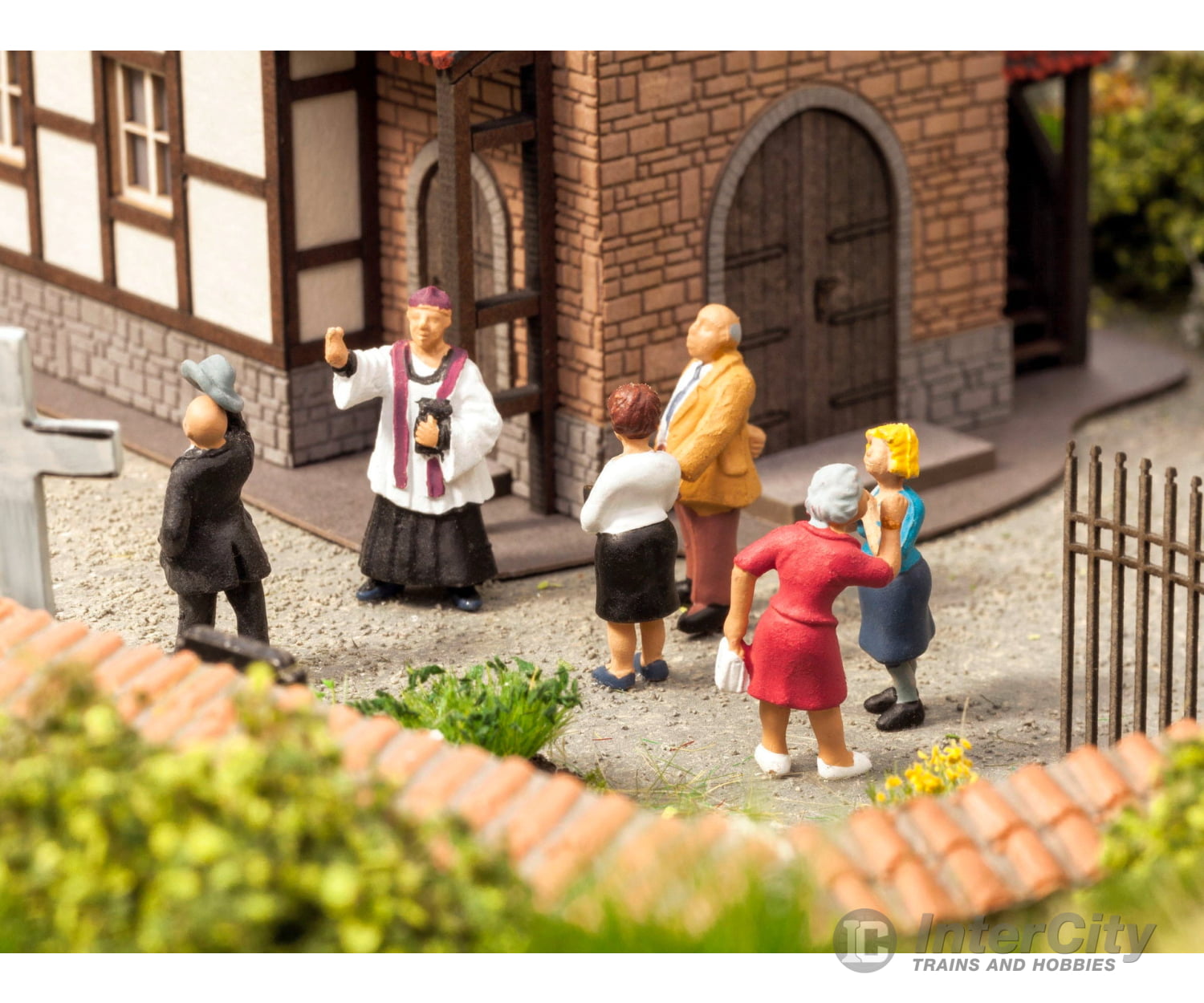 Noch 12860 HO In the Church Figures