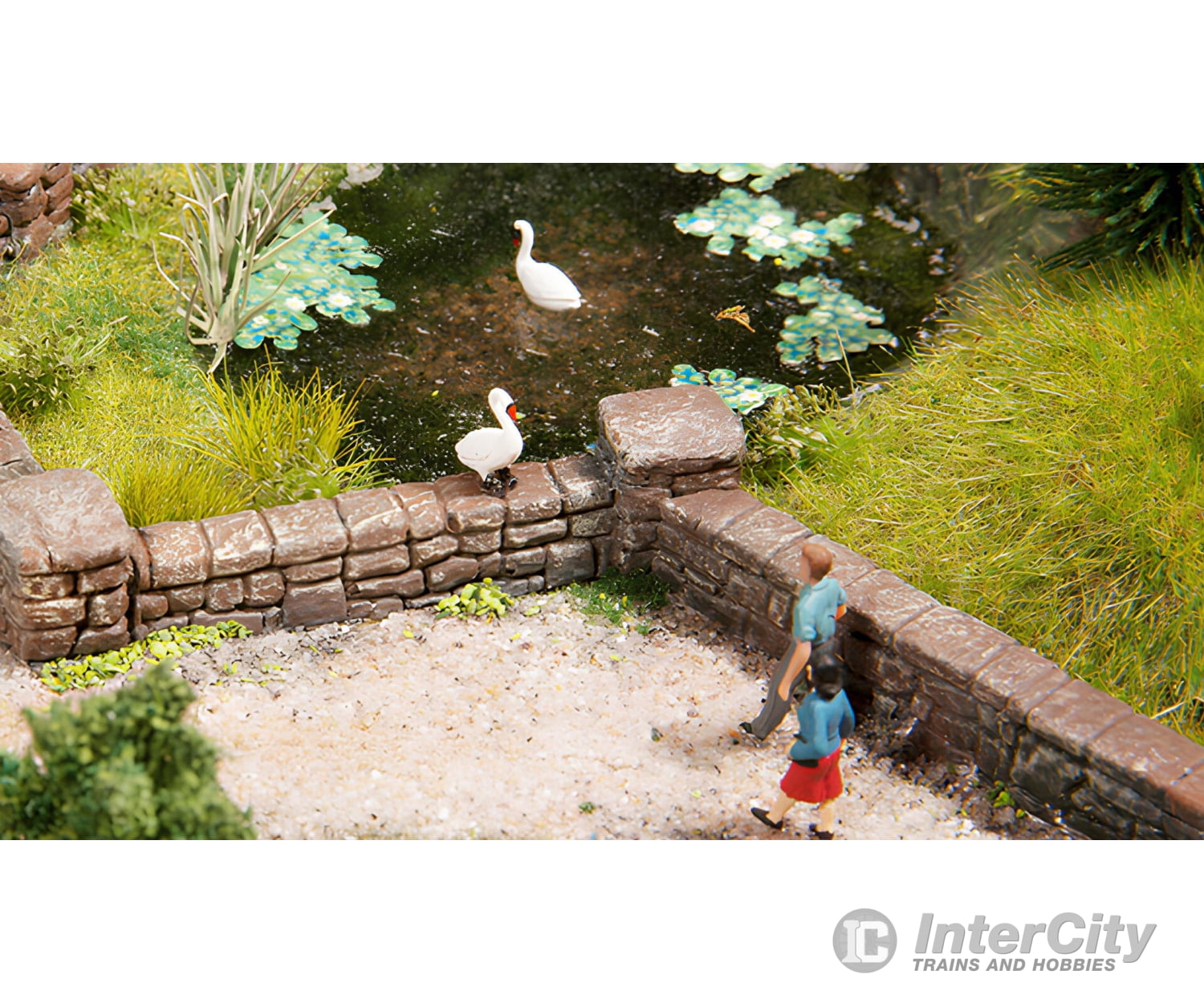 Noch 13172 HO Garden Wall Figures