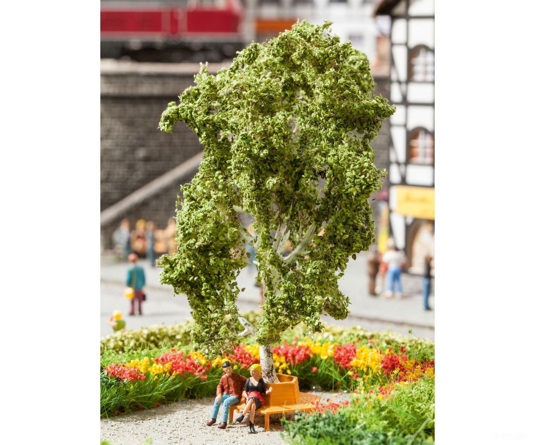 Noch 21642 HO Tree with Circular Bench Trees & Vegetation