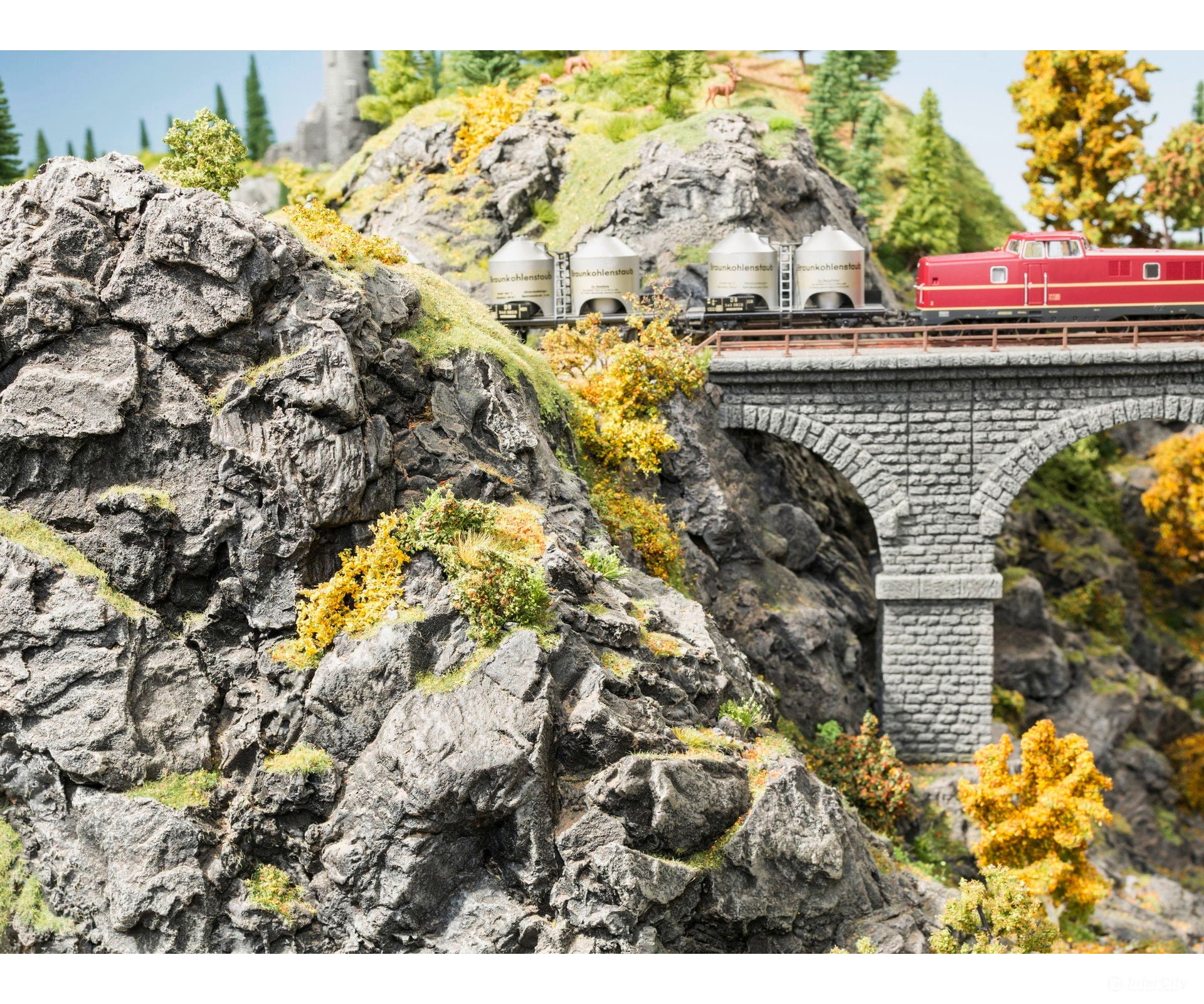 Noch 58462 HO N Z Rock Wall ’Basalt’ Other Scenery