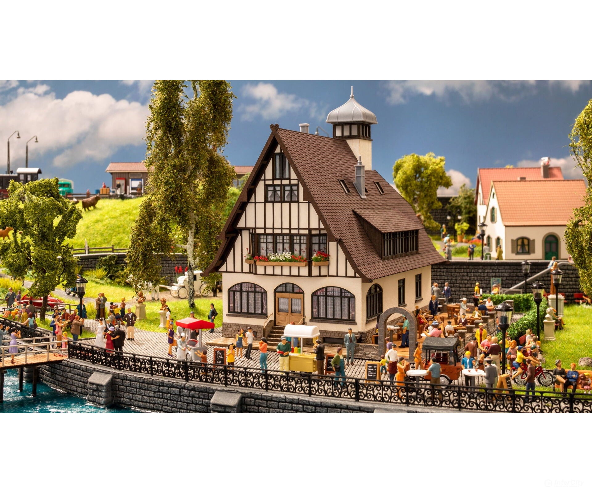 Noch 63401 N Tavern with Beer Garden Structures