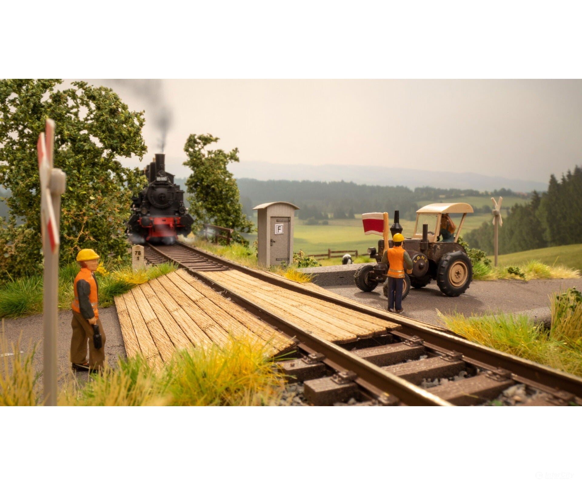 Noch 66811 HO Laser-C. Deco. Set ’Right & Left Along the Tracks’ Structures