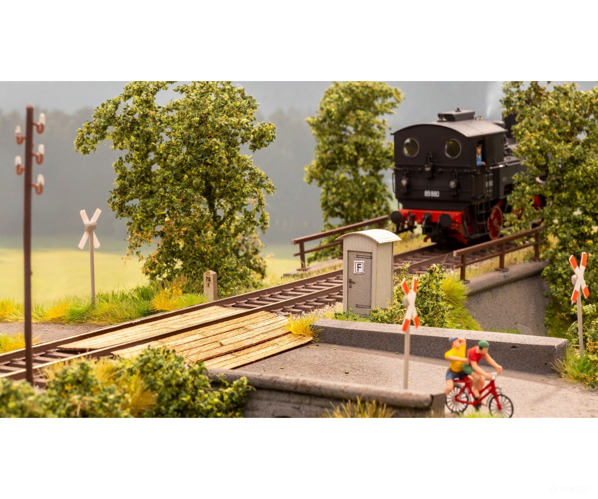 Noch 66811 HO Laser-C. Deco. Set ’Right & Left Along the Tracks’ Structures