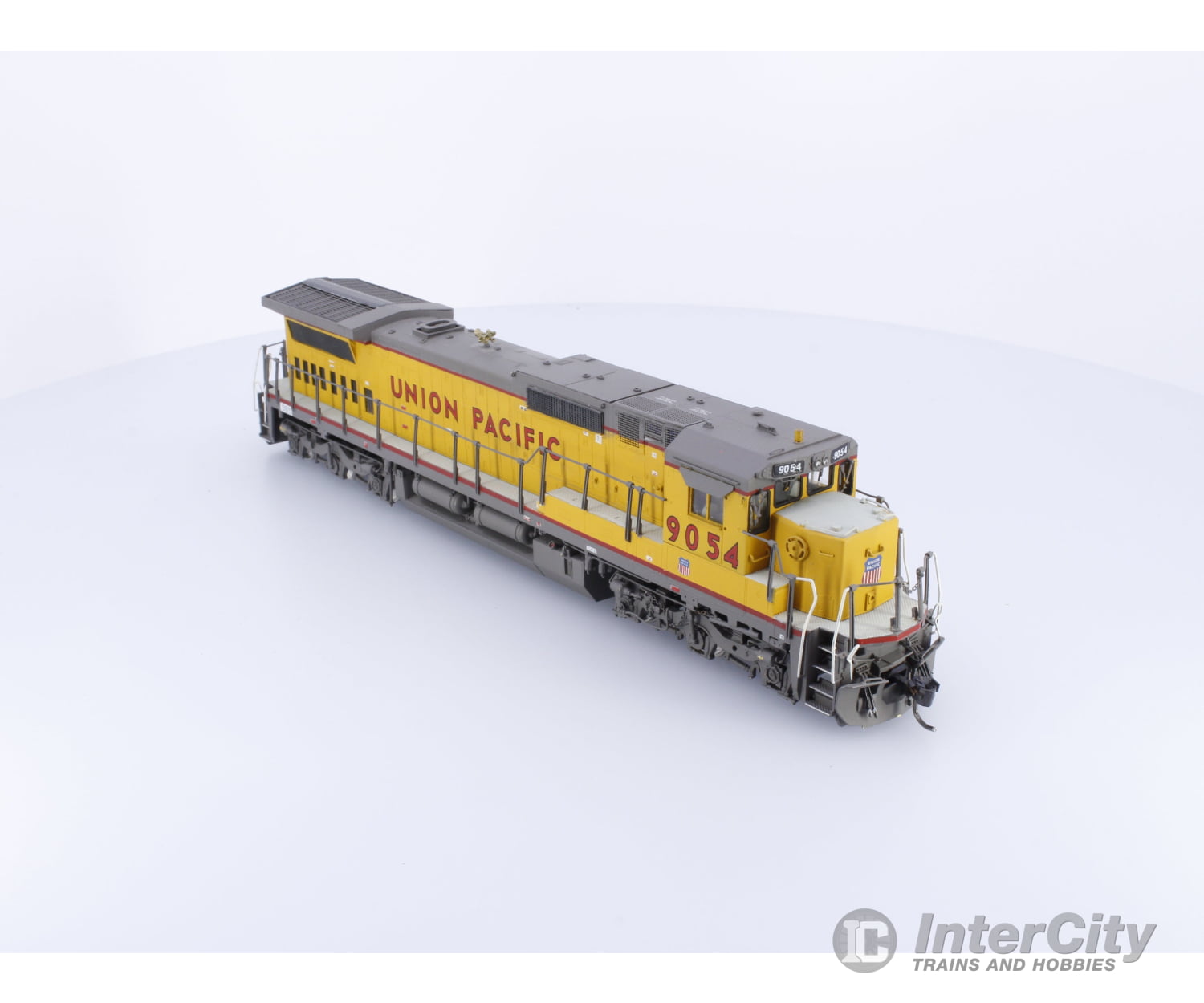 Overland 5847 HO Brass Dash 8-40C Diesel Locomotive Union Pacific (UP) 9054 Analog DC Locomotives