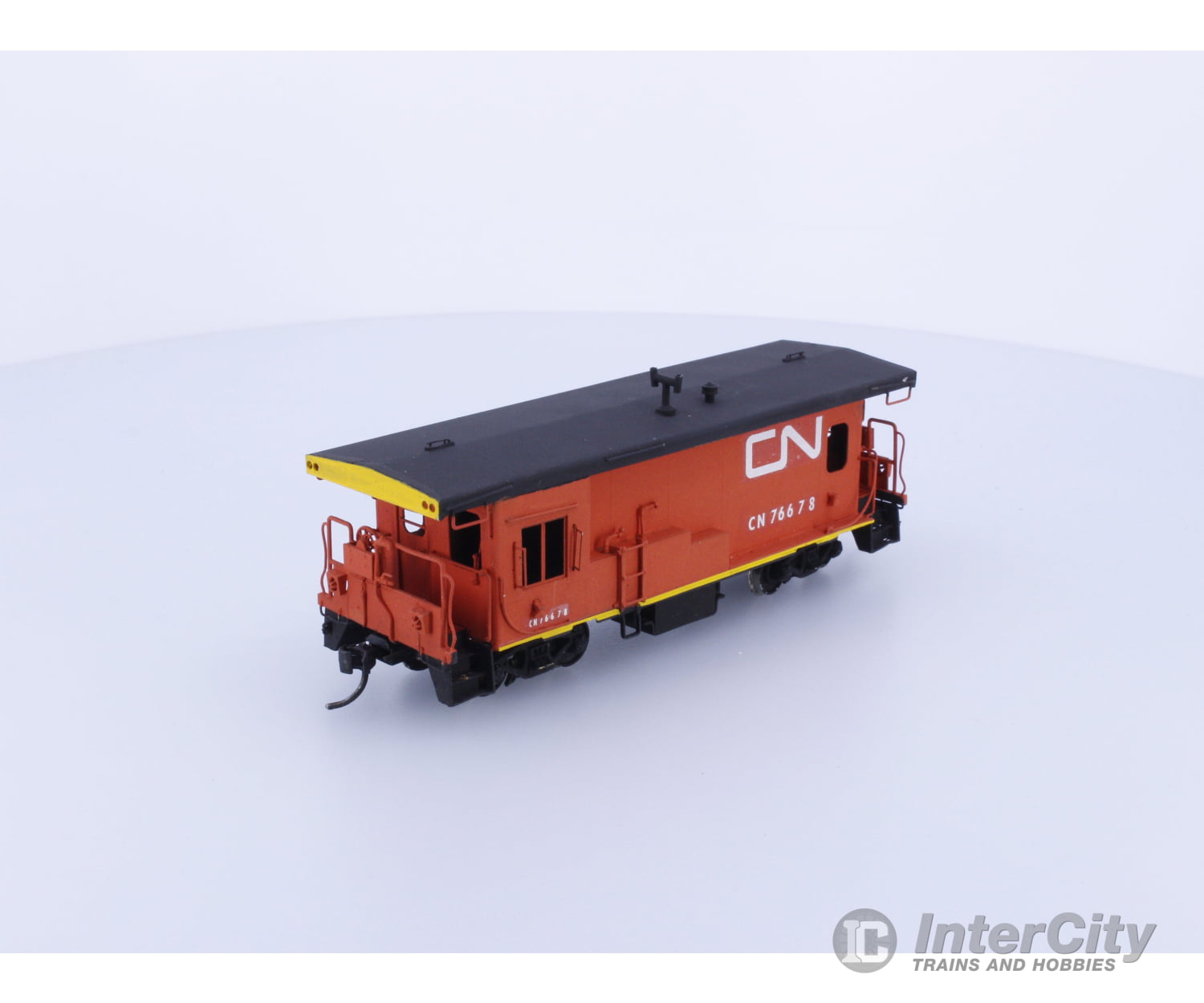 Overland HO Transfer Caboose Canadian National (CN) Freight Cars