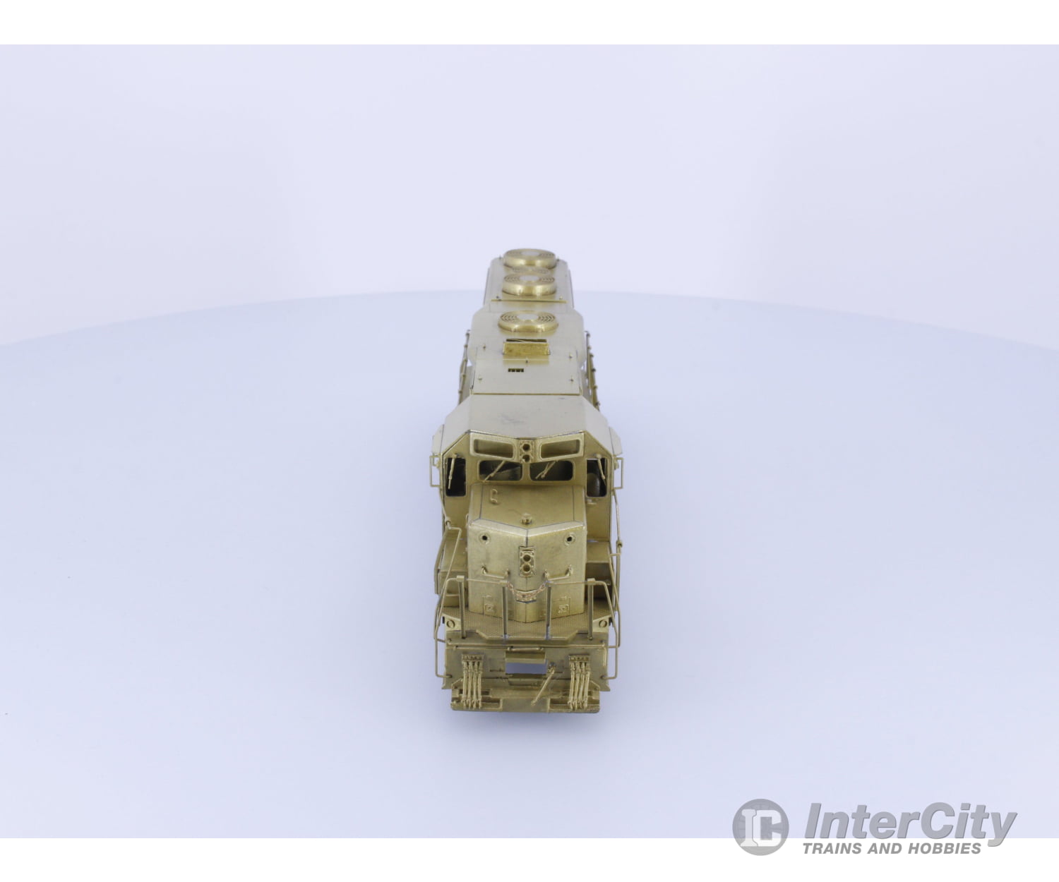 Overland OMI-1816 HO EMD GP-35 Low Hood Analog DC Locomotives