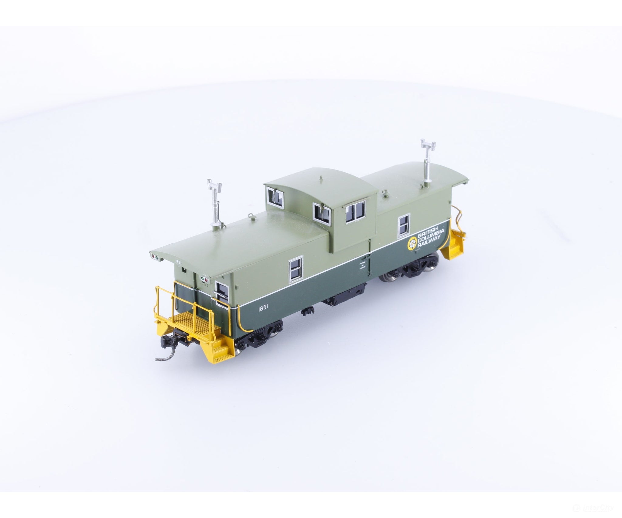 Overland OMI 3861.3 HO Brass Wide Vision Caboose with Dogwood Blossom BC Rail (BCOL) 1651 - Freight Cars
