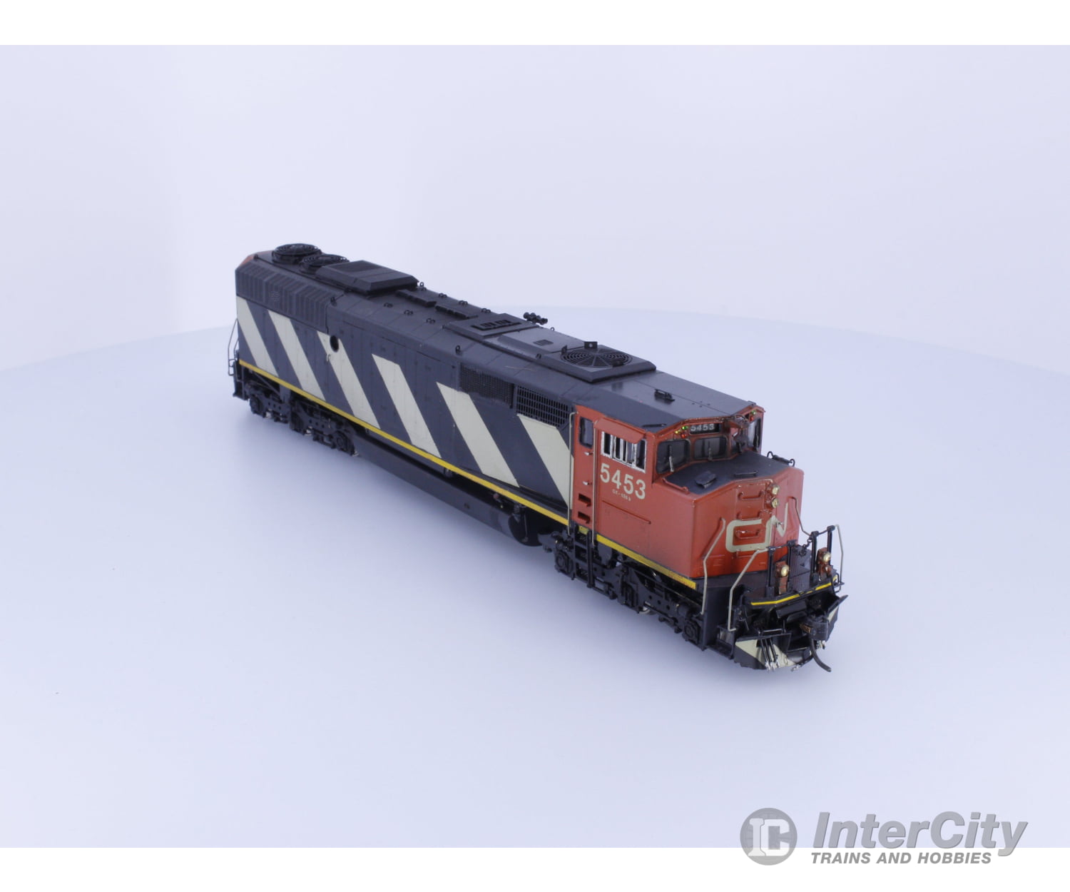 Overland OMI-5049 HO SD50 Painted and Weathered Slightly Canadian National (CN) 5453 Analog DC Locomotives
