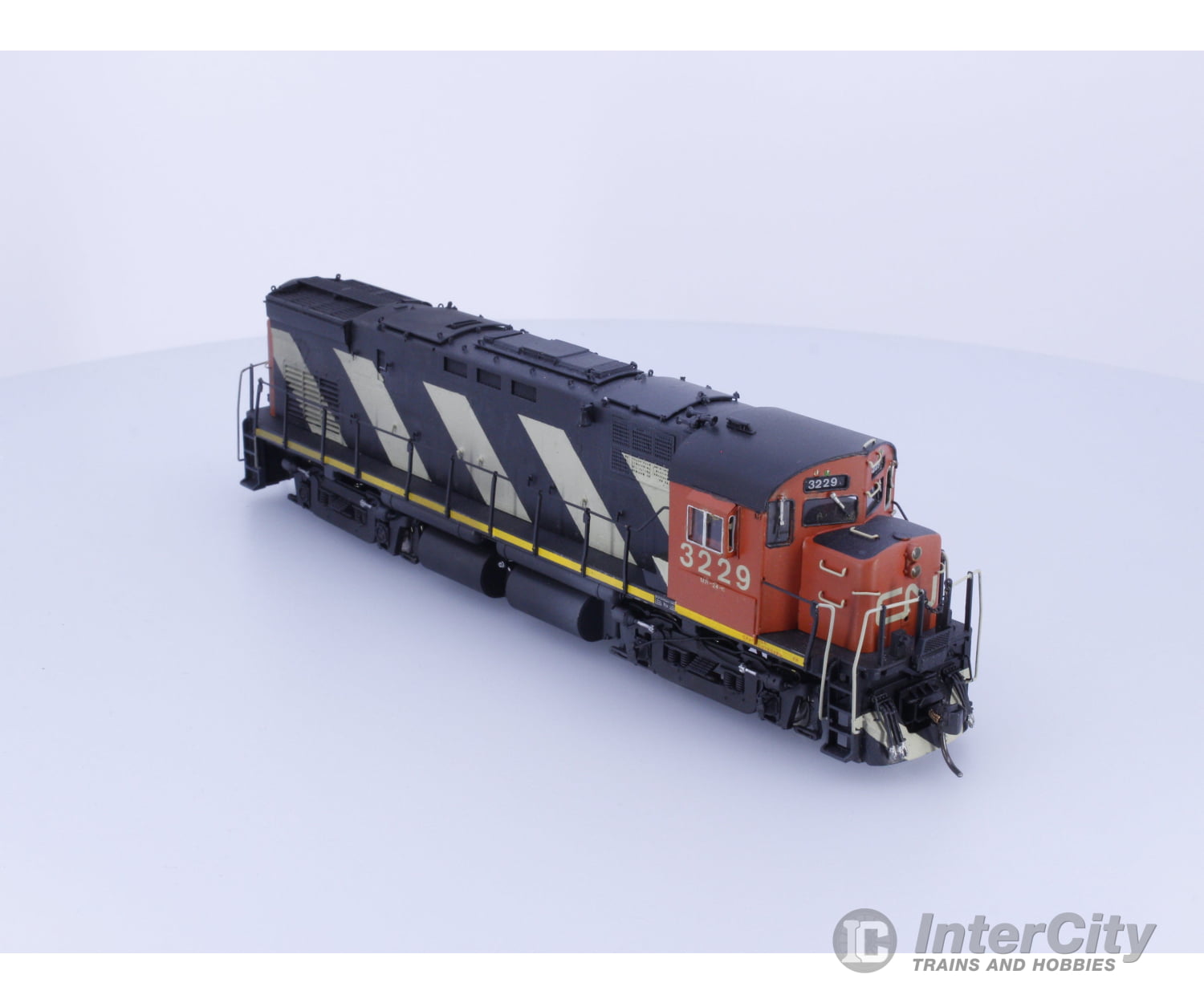 Overland OMI-5090 HO Brass C424 Factory Painted Canadian National (CN) 3229 Analog DC Locomotives