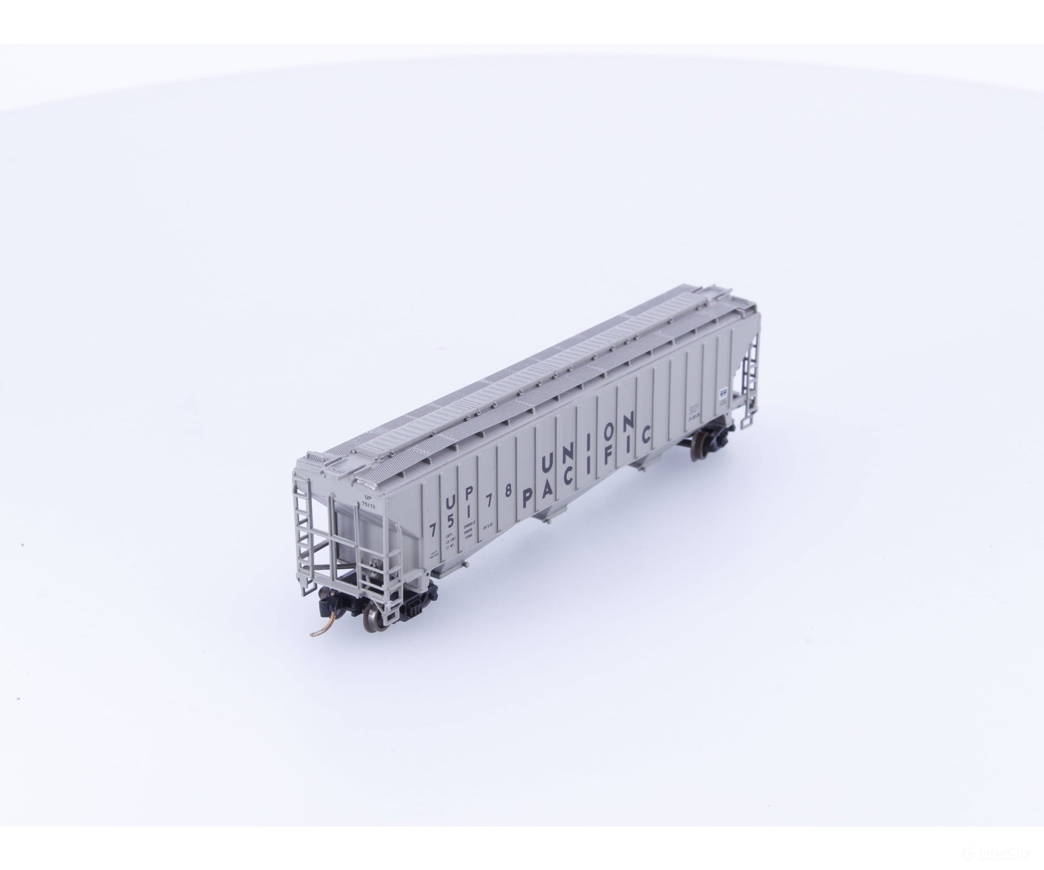 Pacific Western Rail Systems 1021J N 3 Bay PS2 Covered Hopper Union Pacific (UP) 75178 - Freight Cars