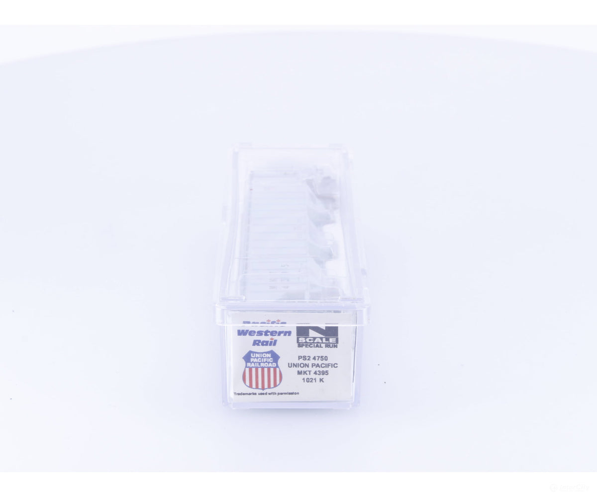 Pacific Western Rail Systems 1021K N 3 Bay PS2 Covered Hopper (MKT) Union Pacific (UP) 4395 - Freight Cars