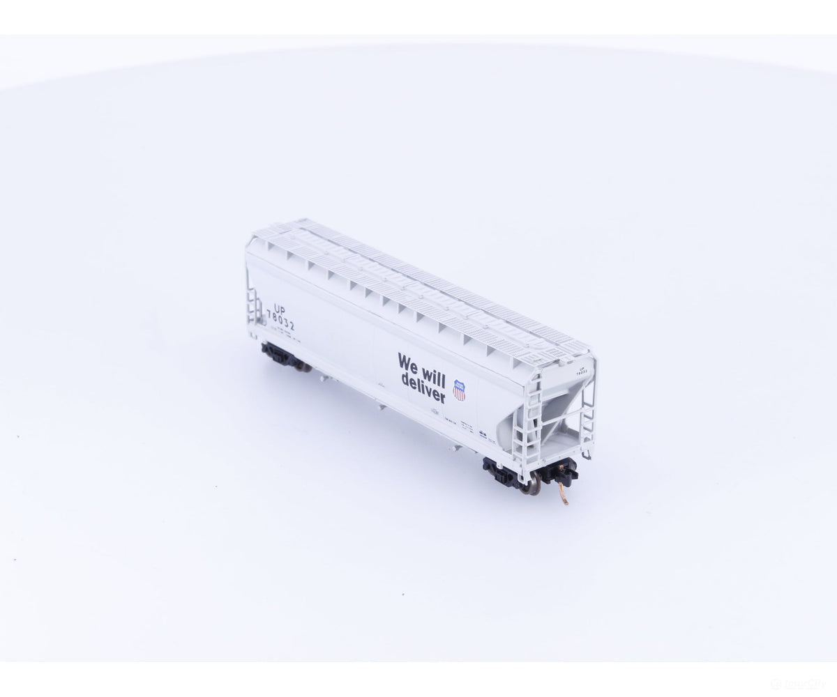 Pacific Western Rail Systems 1084I N 3 Bay ACF Covered Hopper Union Pacific (UP) 78032 - Freight Cars