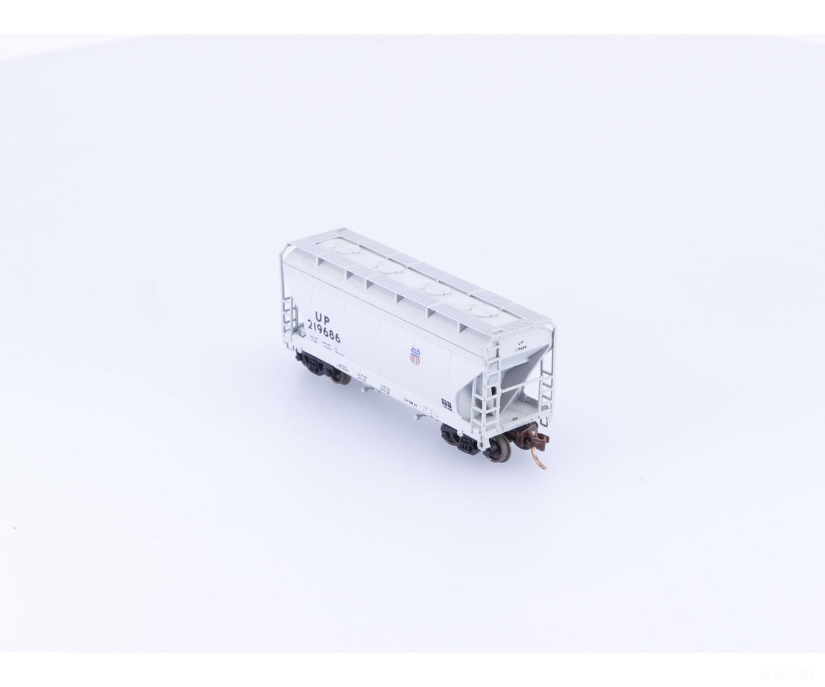 Pacific Western Rail Systems N1059E N 2 Bay Covered Hopper Union Pacific (UP) 219686 - Freight Cars