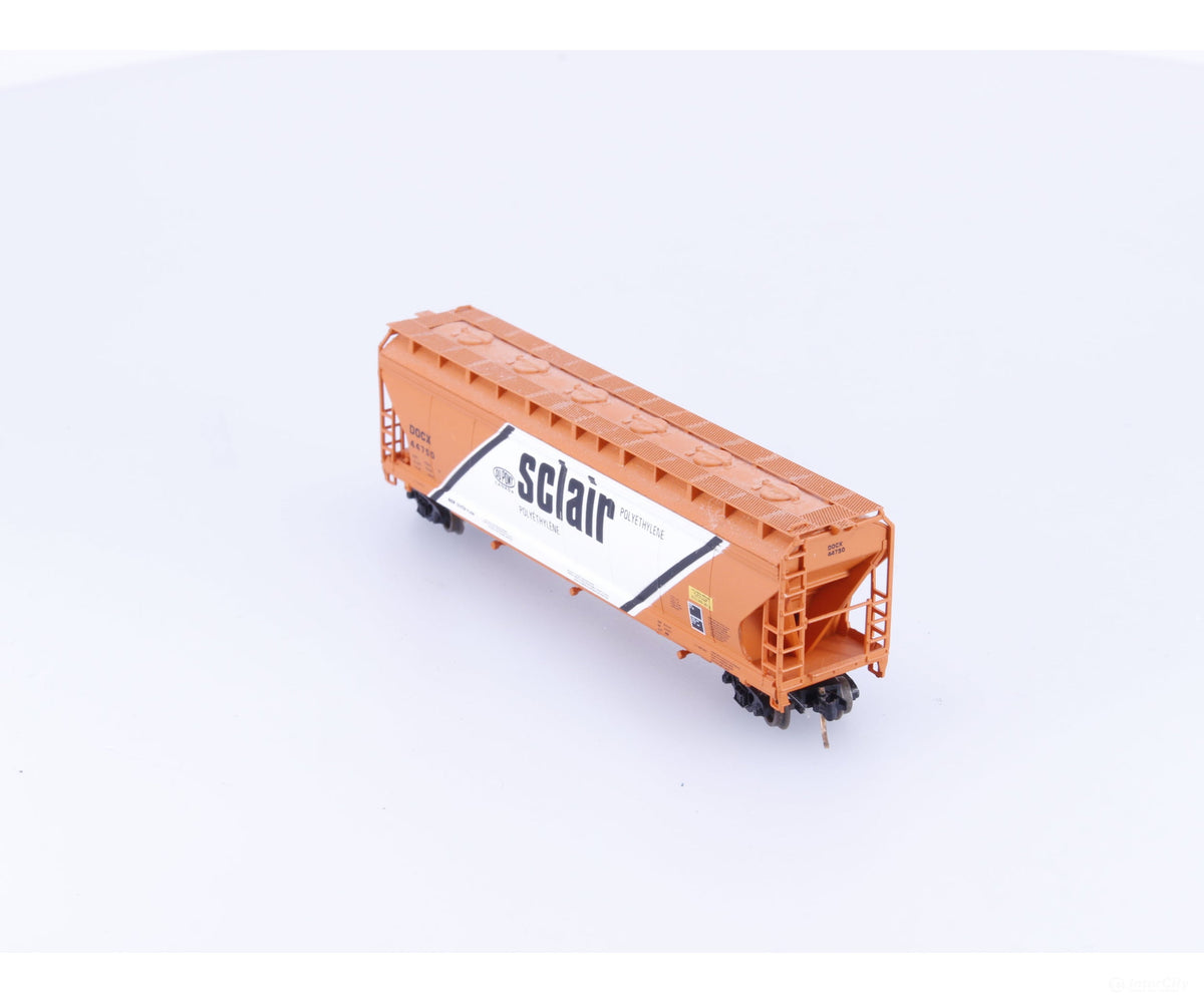 Pacific Western Rail Systems N1068C N 3 Bay Covered Hopper Car Dupont (DOCX) 44750 - Freight Cars