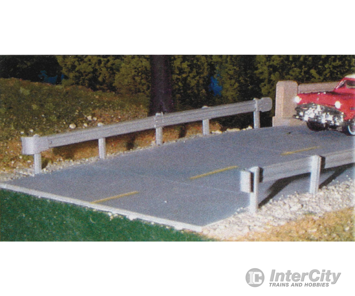 Pikestuff 12 Highway Guardrail -- 18’ 45.7Cm Total Scenic Details