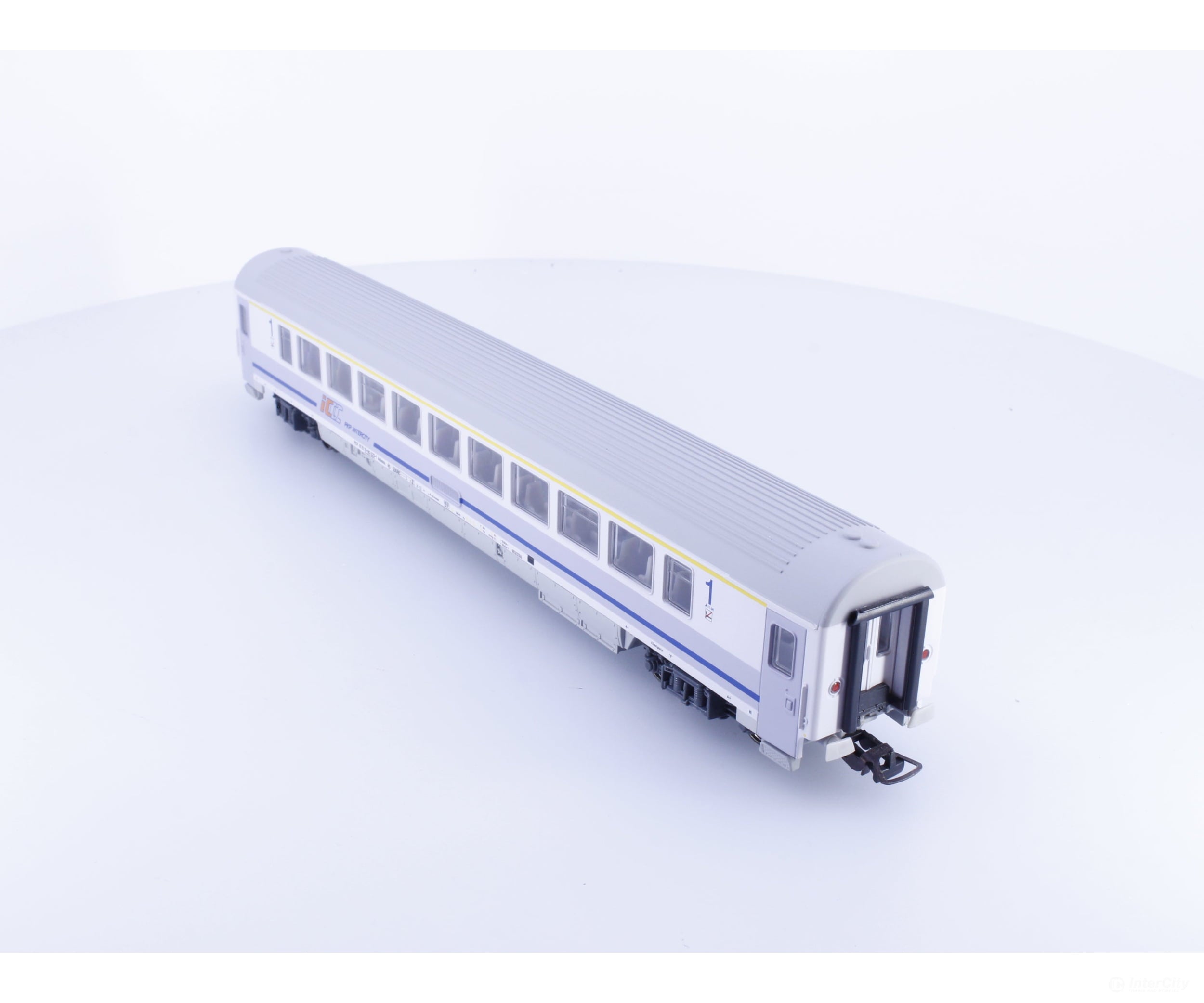 Piko 96039-2 HO PKP 1st Class Passenger Car 615119 (#1) - European Passenger Cars