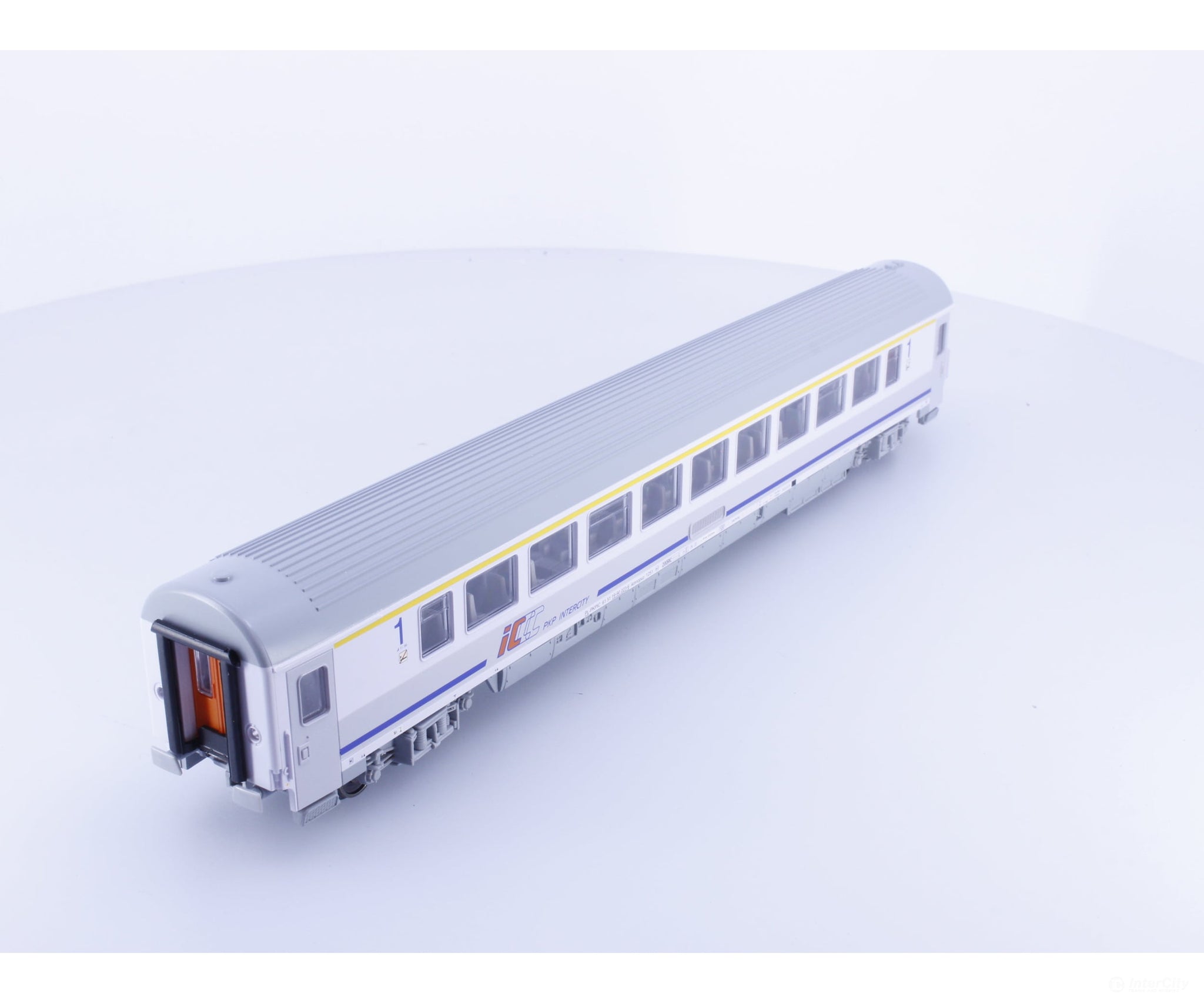 Piko 96039-2 HO PKP 1st Class Passenger Car 615119 (#3) - European Passenger Cars