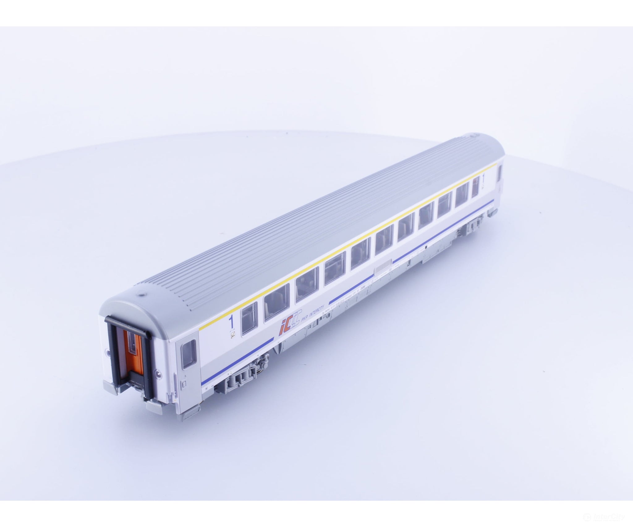 Piko 96039-2 HO PKP 1st Class Passenger Car 615119 (#2) - European Passenger Cars