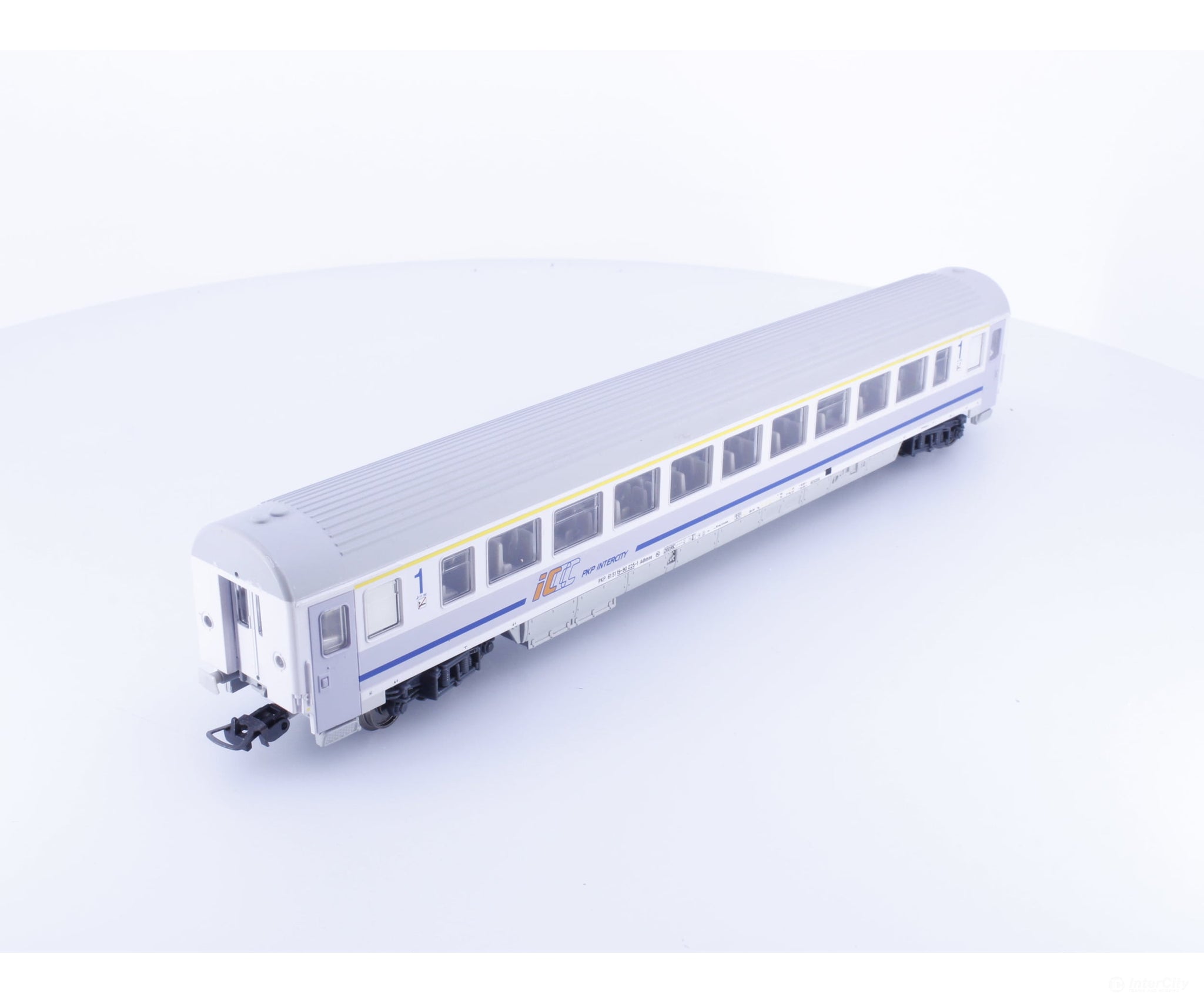 Piko 96039-2 HO PKP 1st Class Passenger Car 615119 - European Passenger Cars