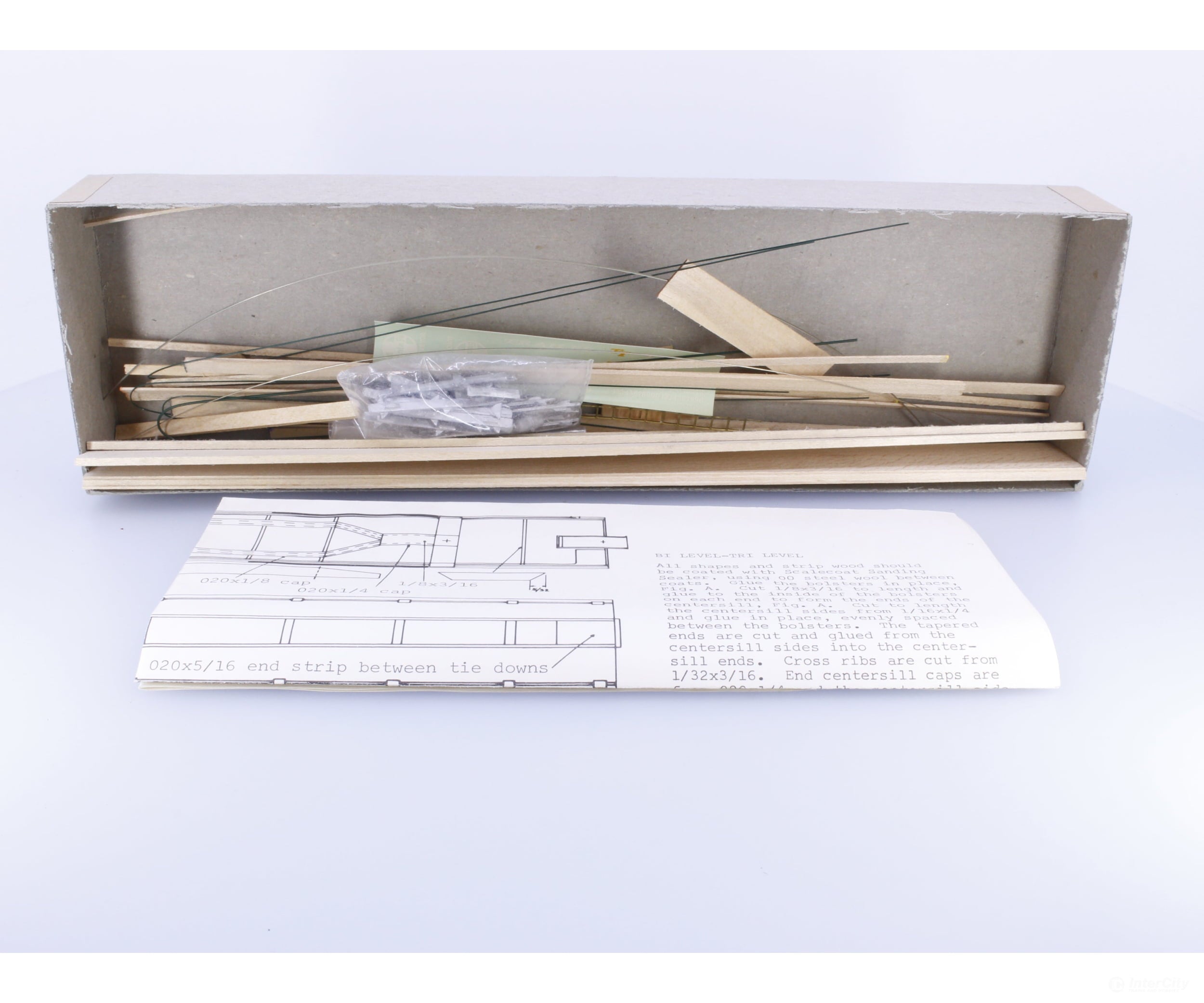 Quality Craft Models 319 HO Tri Level Auto Rack Kit #2 Santa Fe (SF) - Freight Cars