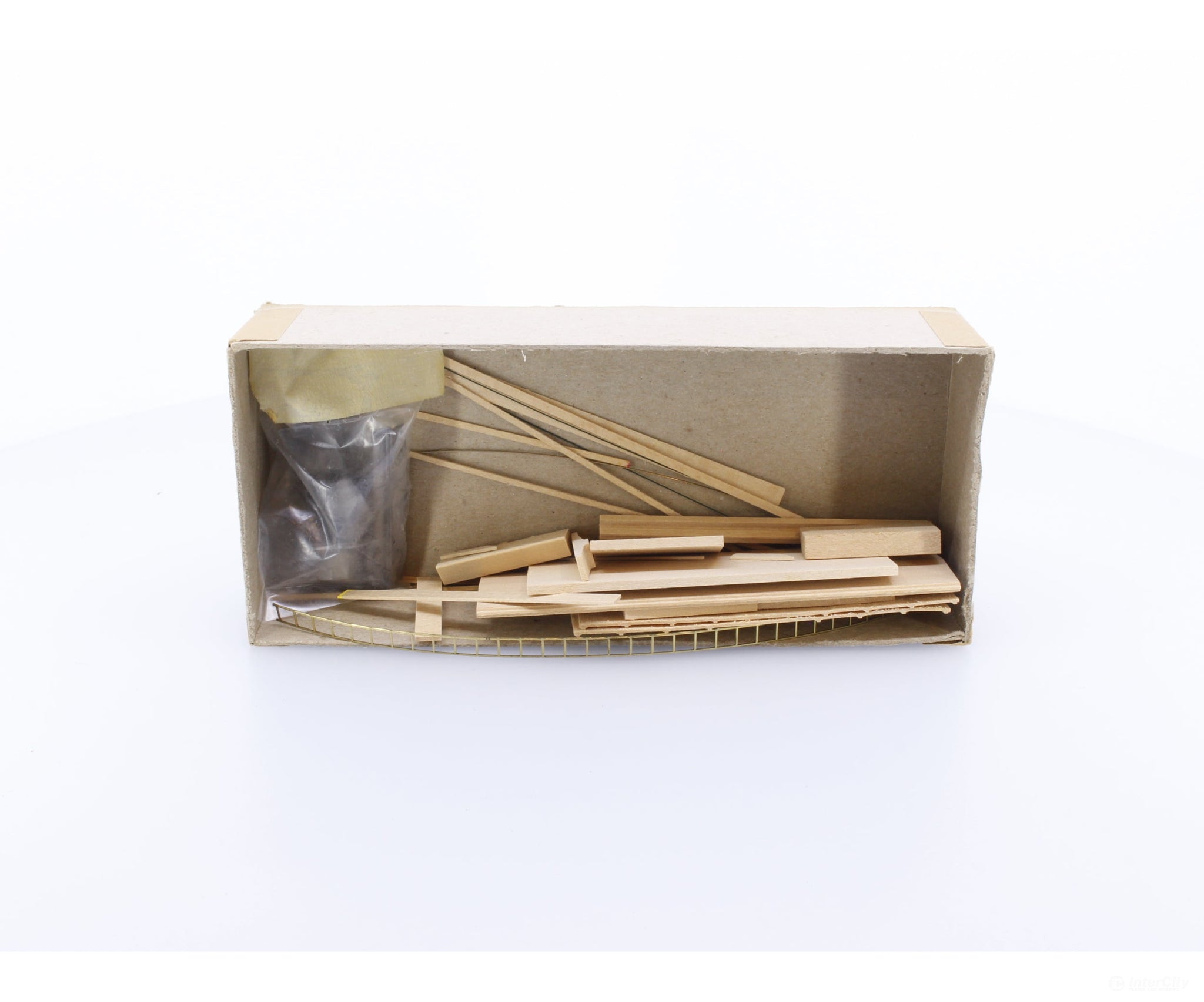 Quality Craft Models 353 HO 100 Ton Covered Hopper Kit Grand Trunk Western (GTW) (#2) Freight Cars