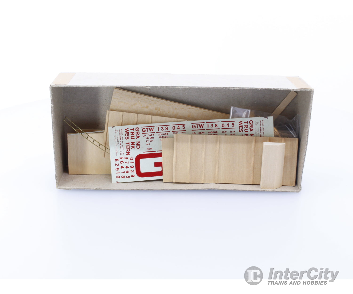 Quality Craft Models 353 HO 100 Ton Covered Hopper Kit Grand Trunk Western (GTW) Freight Cars