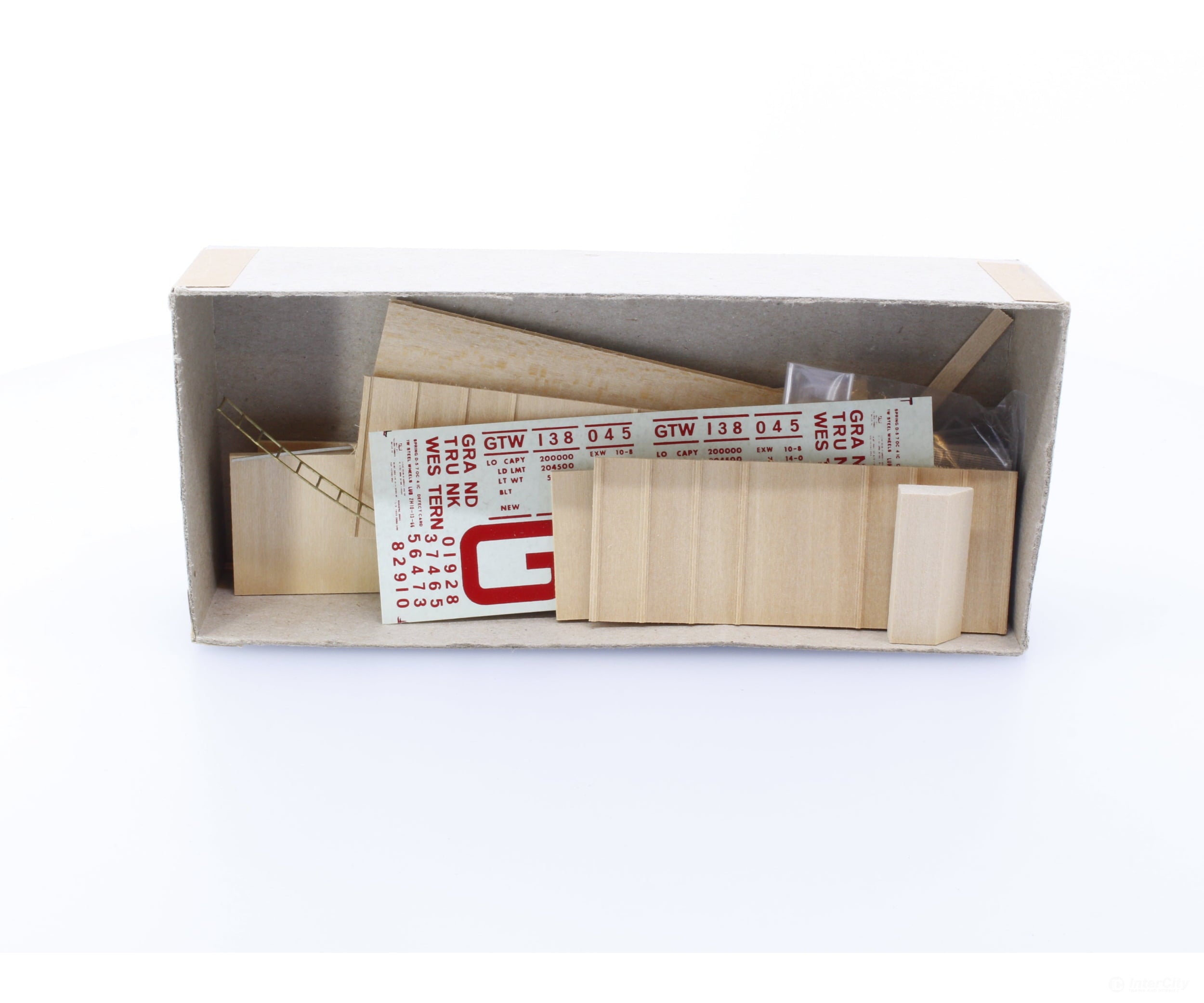 Quality Craft Models 353 HO 100 Ton Covered Hopper Kit Grand Trunk Western (GTW) Freight Cars