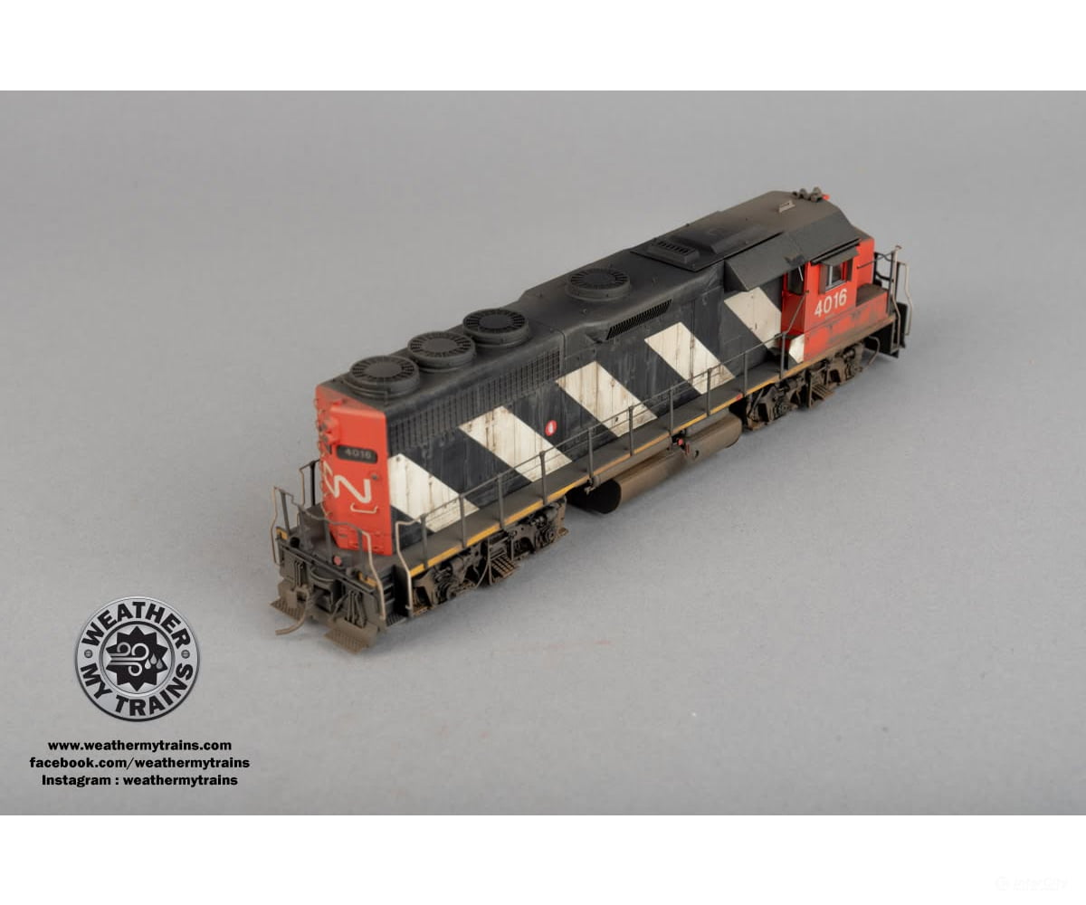 Rapido 040506 HO EMD GP40 (DC/DCC/Sound): CN - Stripes: #4016 - Weathered by WEATHER MY TRAINS - Locomotives