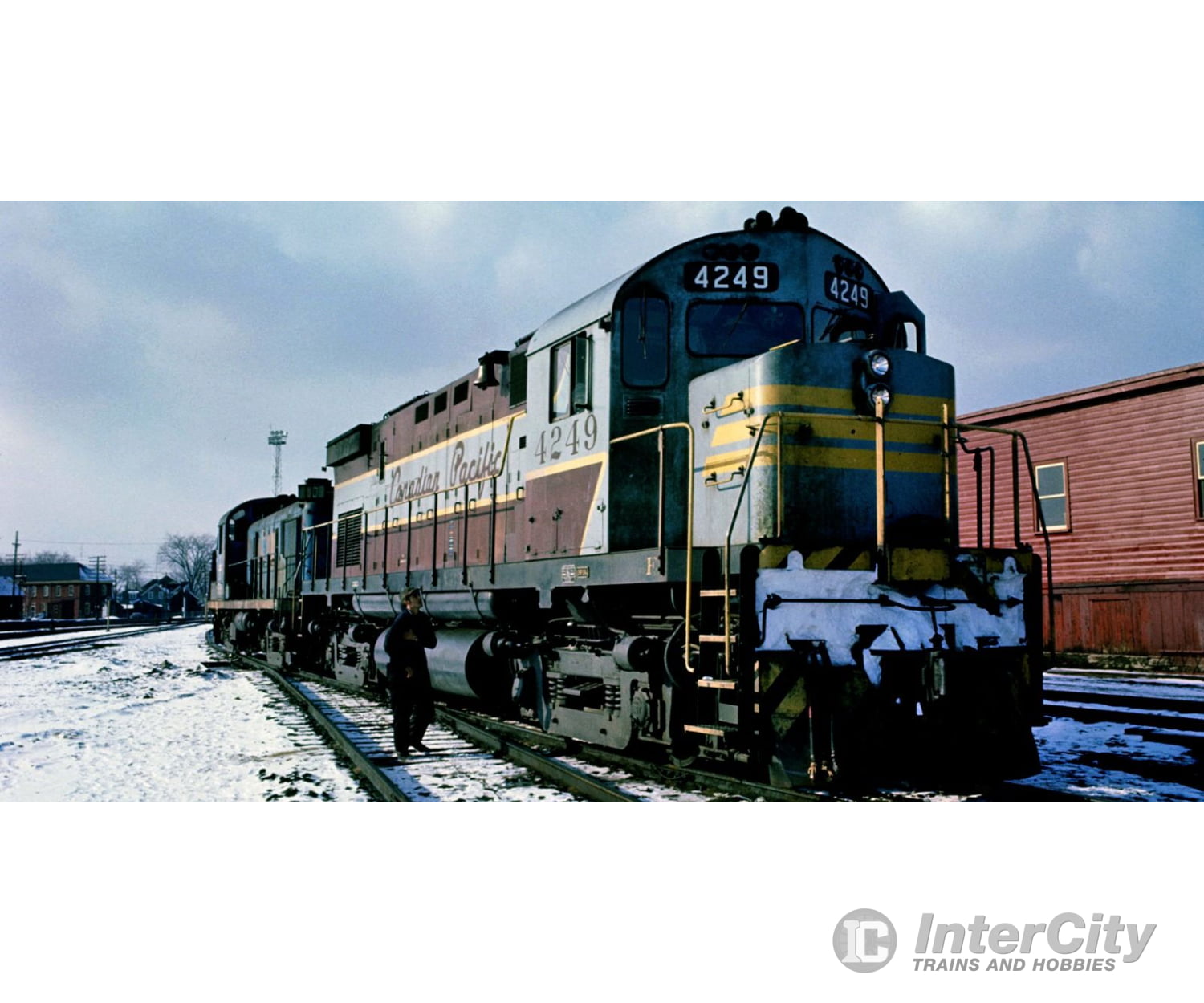 Rapido 045011 HO MLW C424 (DC/Silent): Canadian Pacific - Script Scheme (DRS-24c): #4244 Locomotives