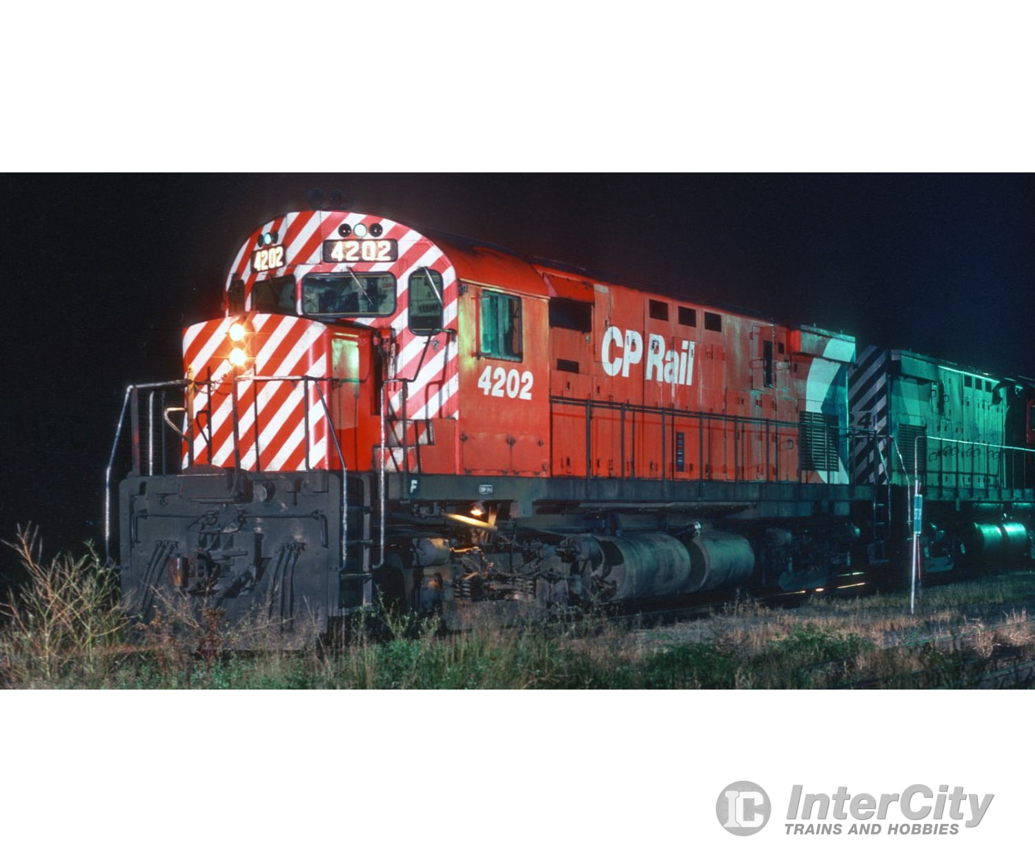 Rapido 045014 HO MLW C-424 (DC/Silent): CP Rail - Action Red (5’’ Stripes) (DRS-24b): #4217 Locomotives