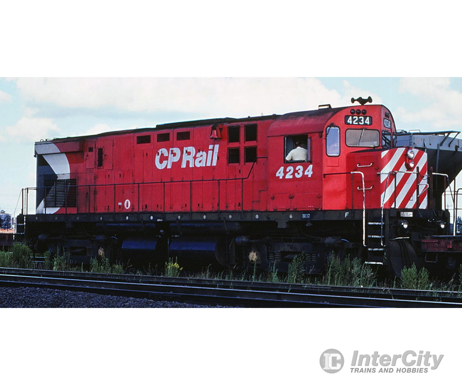 Rapido 045020 HO MLW C-424 (DC/Silent): CP Rail - Action Red (8’’ Stripes) (DRS-24c): #4250 Locomotives