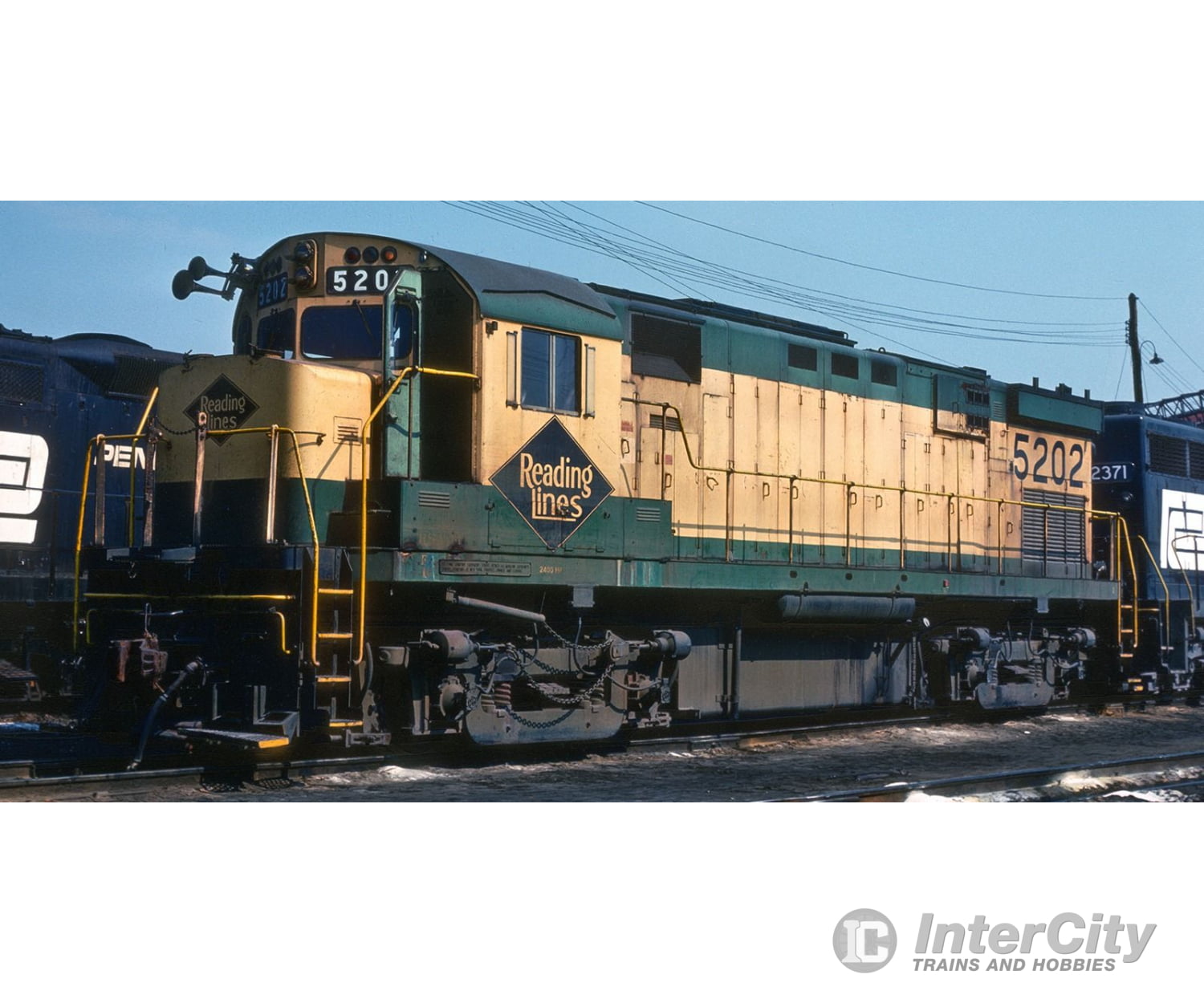 Rapido 045023 HO ALCO C-424 (DC/Silent): Reading - Yellow & Green Scheme (RSA-14): #5202 Locomotives