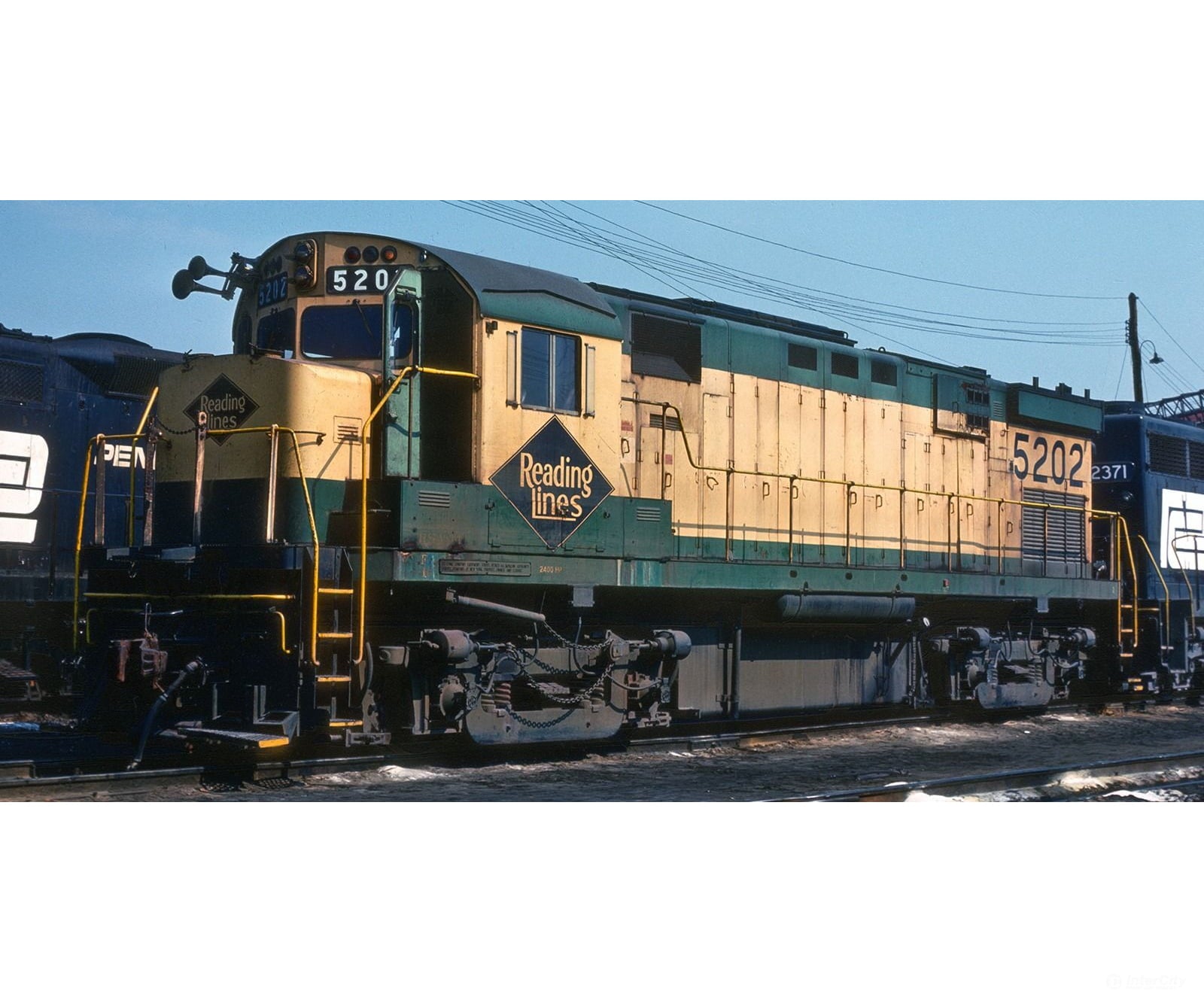Rapido 045024 HO ALCO C424 (DC/Silent): Reading - Yellow & Green Scheme (RSA-14): #5209 Locomotives