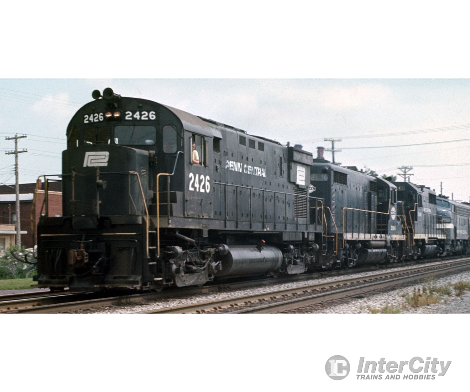 Rapido 045047 HO ALCO C425 (DC/Silent): Penn Central: #2453 Locomotives