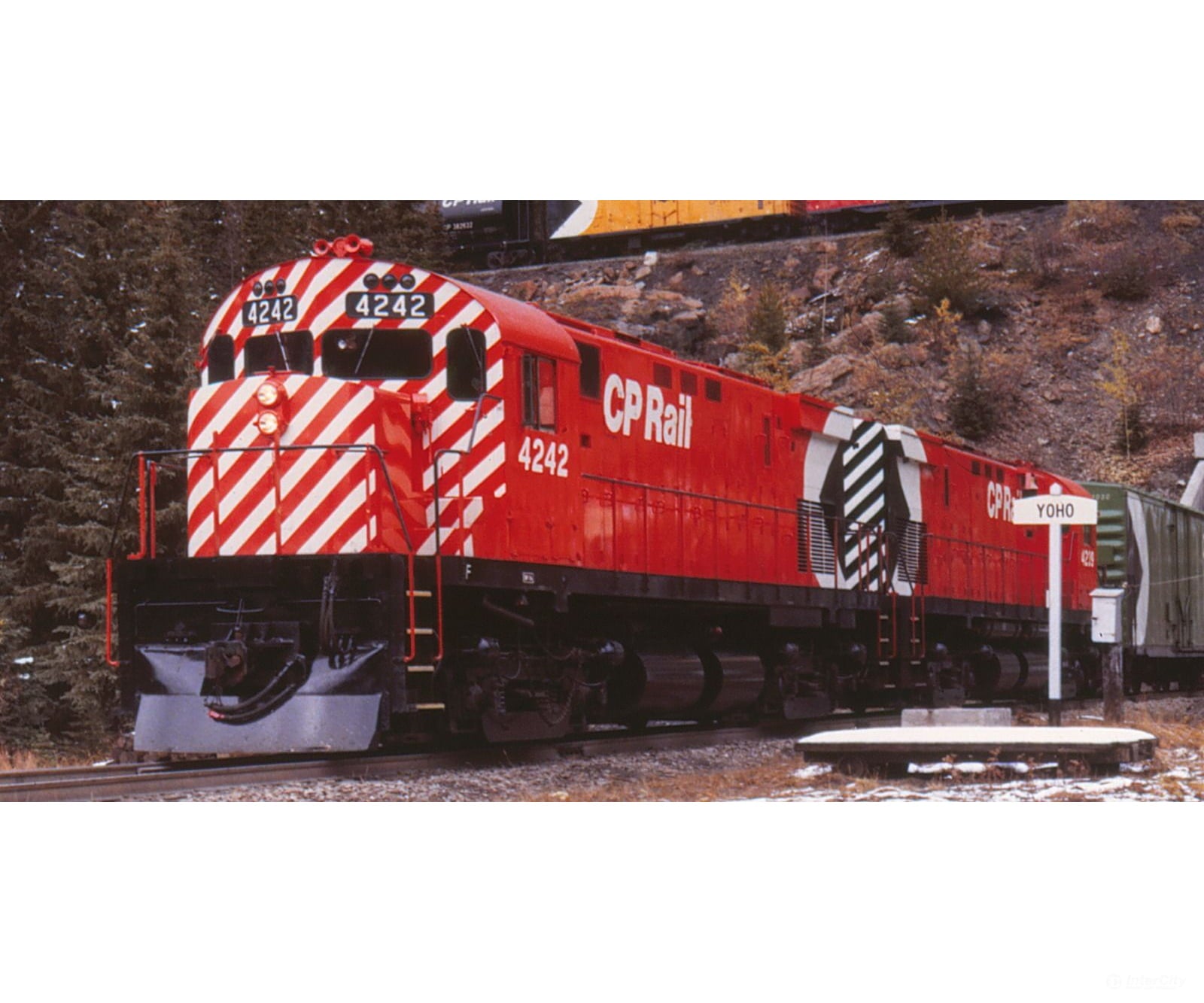 Rapido 045515 HO MLW C-424 (DC/DCC/Sound): CP Rail - Action Red (5’’ Stripes) (DRS-24c): #4239 - Locomotives
