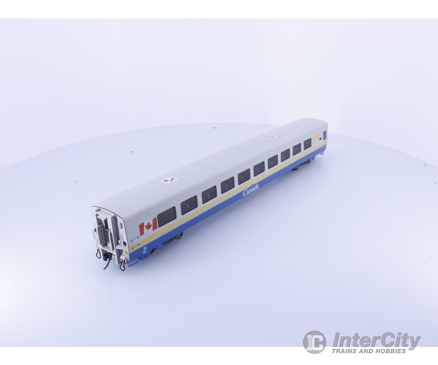 Rapido 108021 HO LRC Passenger Coach Canada Scheme Via Rail (VIA) 3322 Passenger Cars