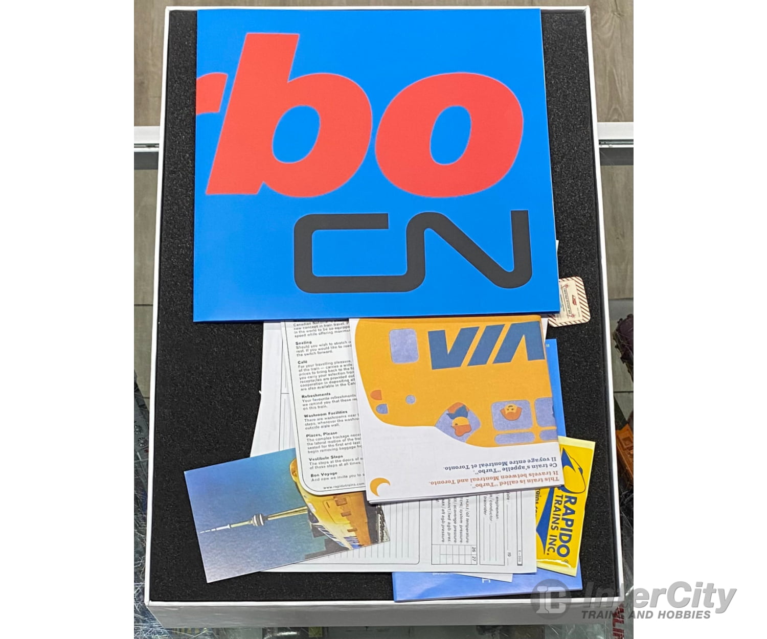 Rapido 203506 HO UAC Turbo Train 5 Car Set Via Rail (VIA) 146,201,256,228,151 DCC & Sound Locomotives