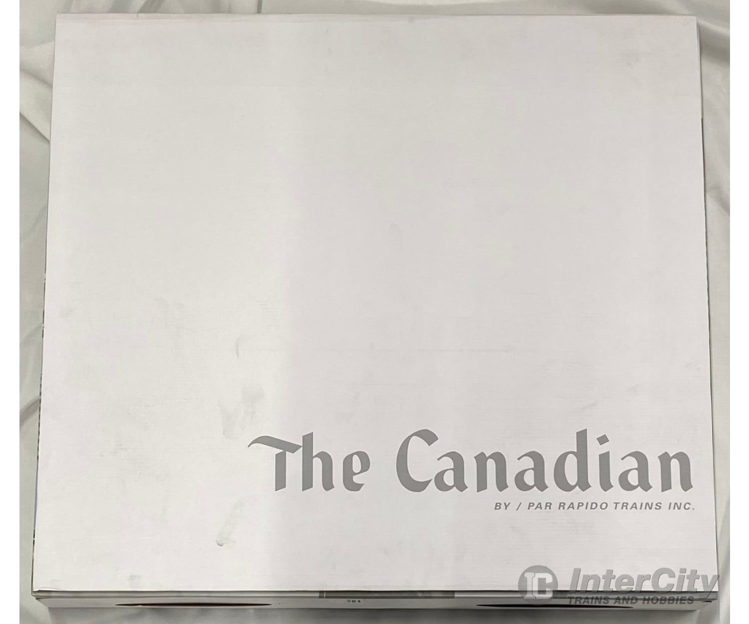 Rapido 210004 HO The Canadian 13 piece Set (Fully Lighted) Canadian Pacific Action Red (CP) 1411,1412,4476 DCC & Sound