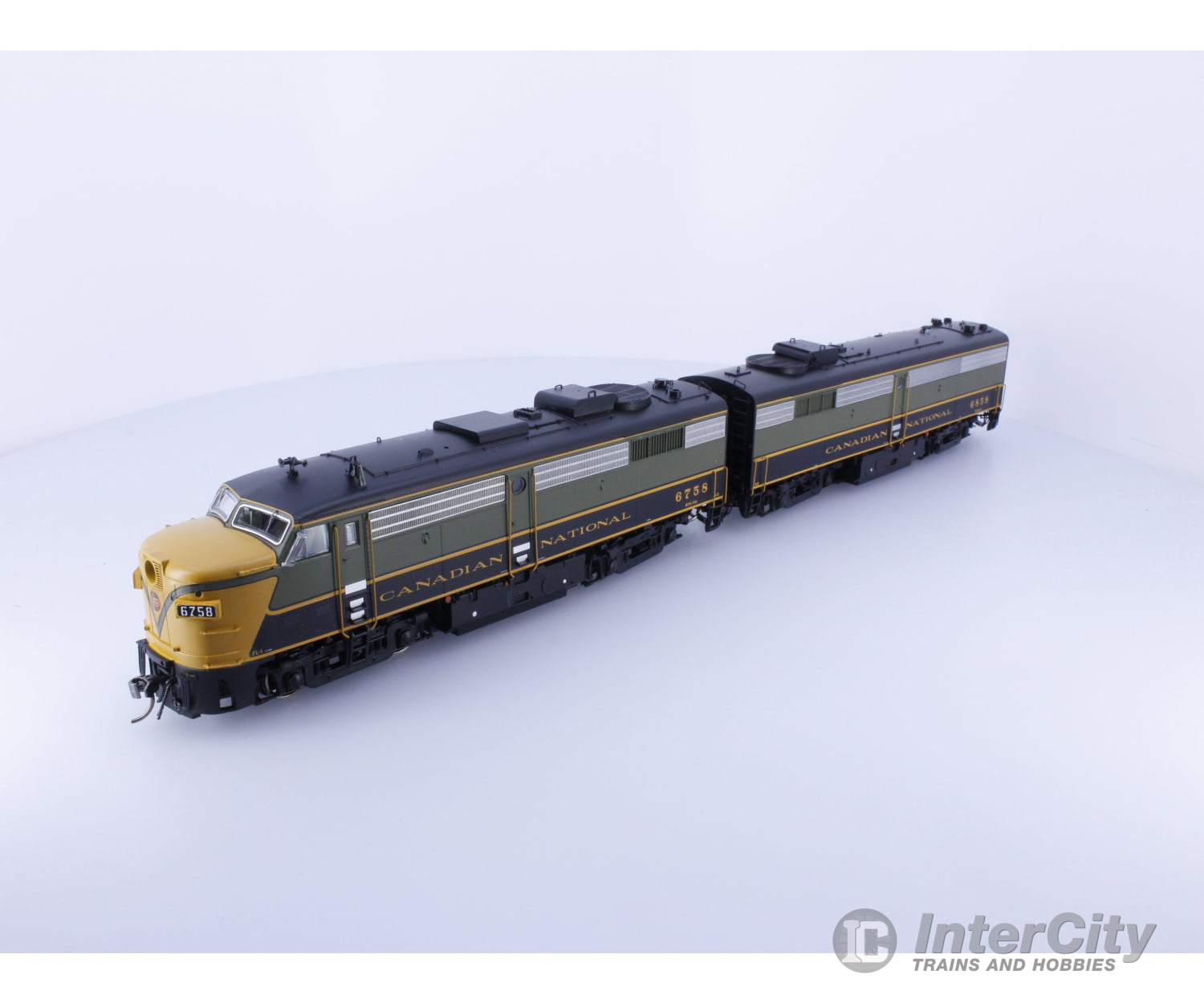 Rapido 21605 HO MLW FPA-2u and FPB-2u 1954 Scheme Canadian National (CN) 6758/6858 DCC & Sound Locomotives