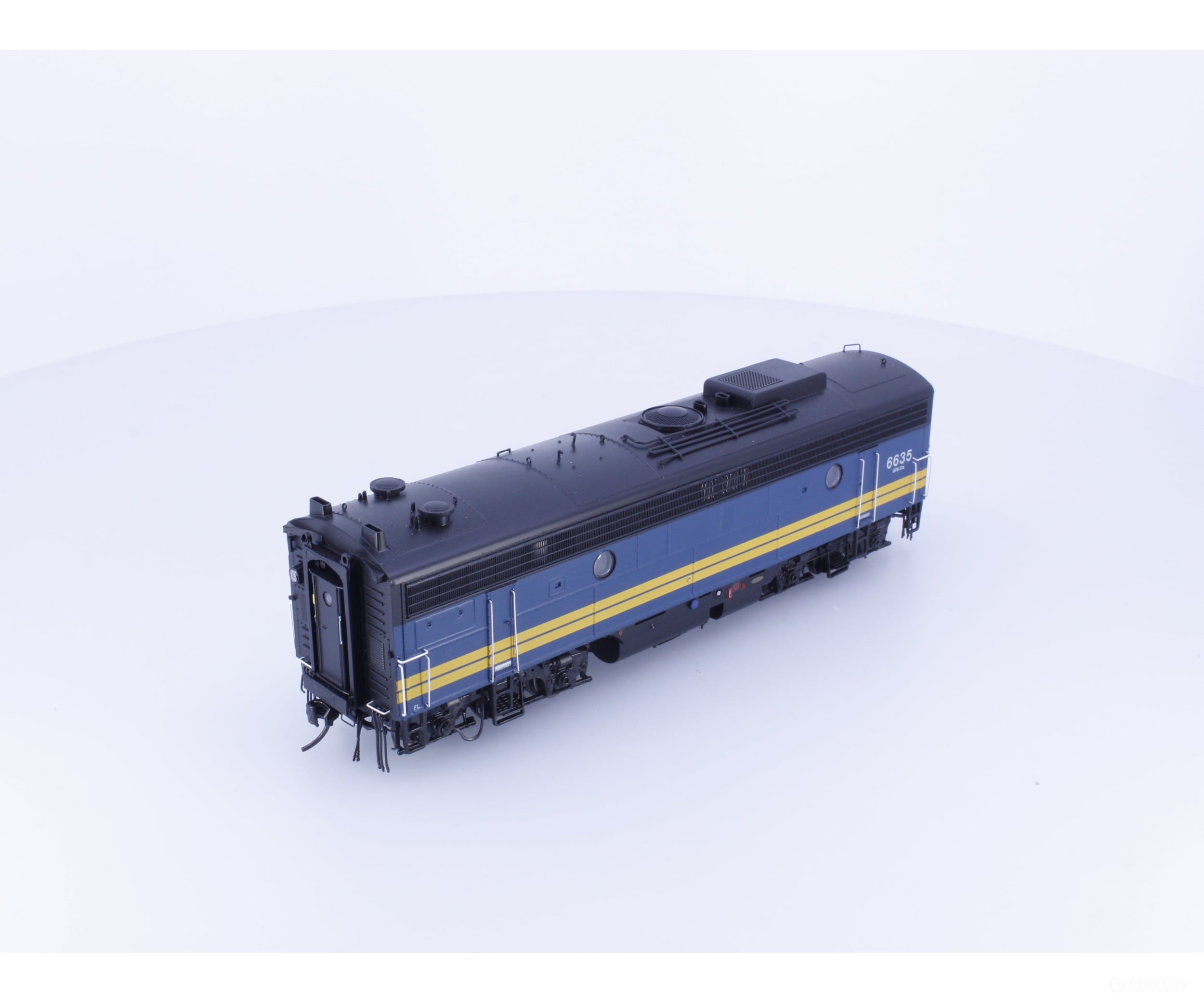 Rapido 221624 HO CN F9B Diesel B Unit Locomotive Via Rail (VIA) 6635 DCC & Sound Locomotives