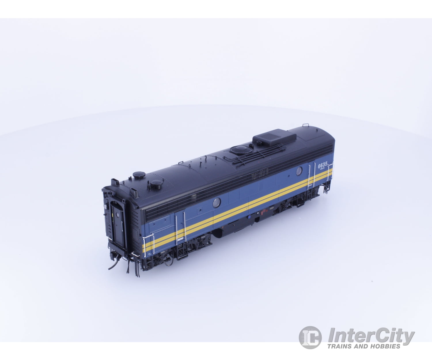 Rapido 221624 HO CN F9B Diesel B Unit Locomotive Via Rail (VIA) 6635 DCC & Sound Locomotives