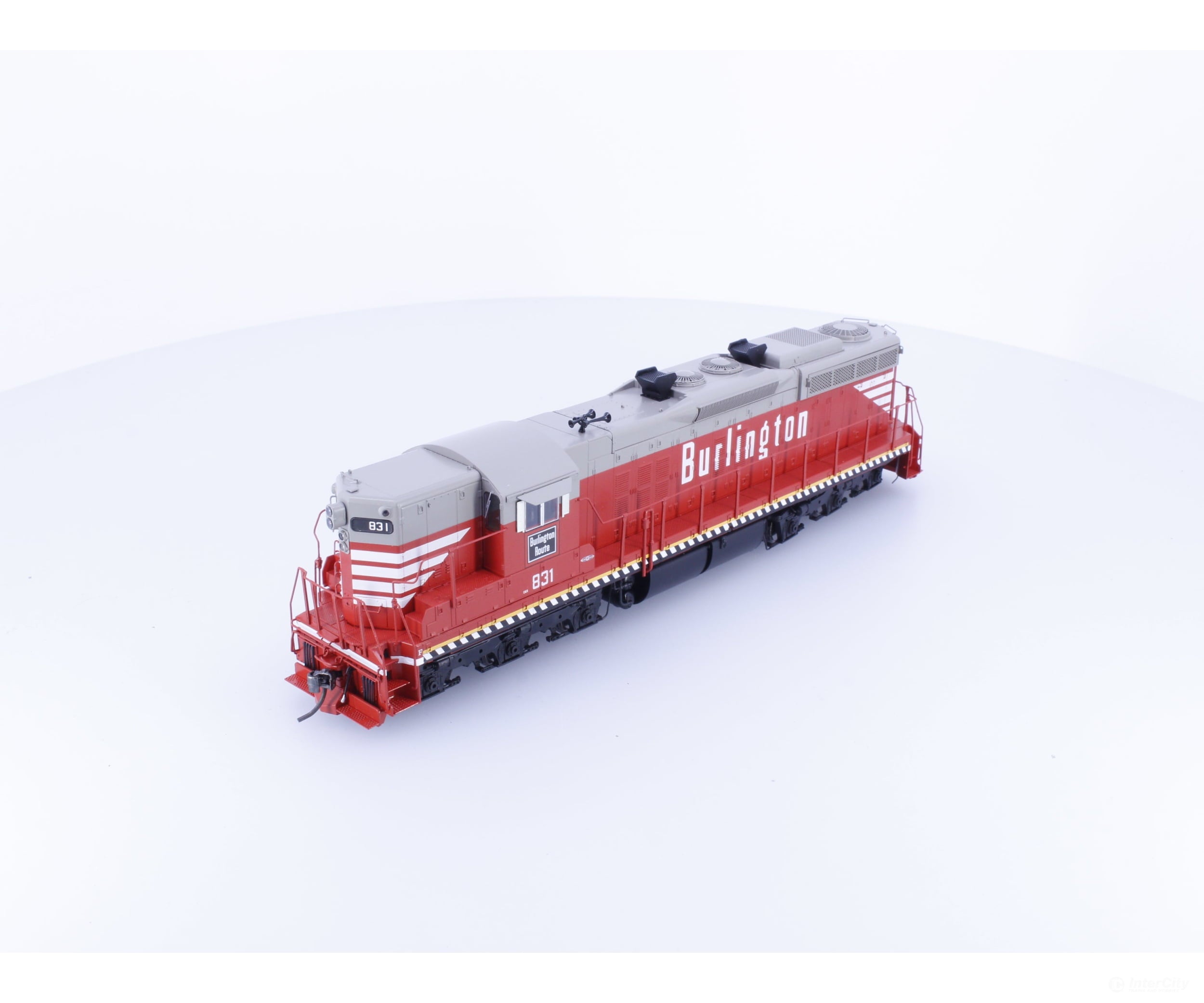 Rapido 50622 HO EMD SD9 Diesel Locomotive Burlington 831 DCC & Sound Locomotives