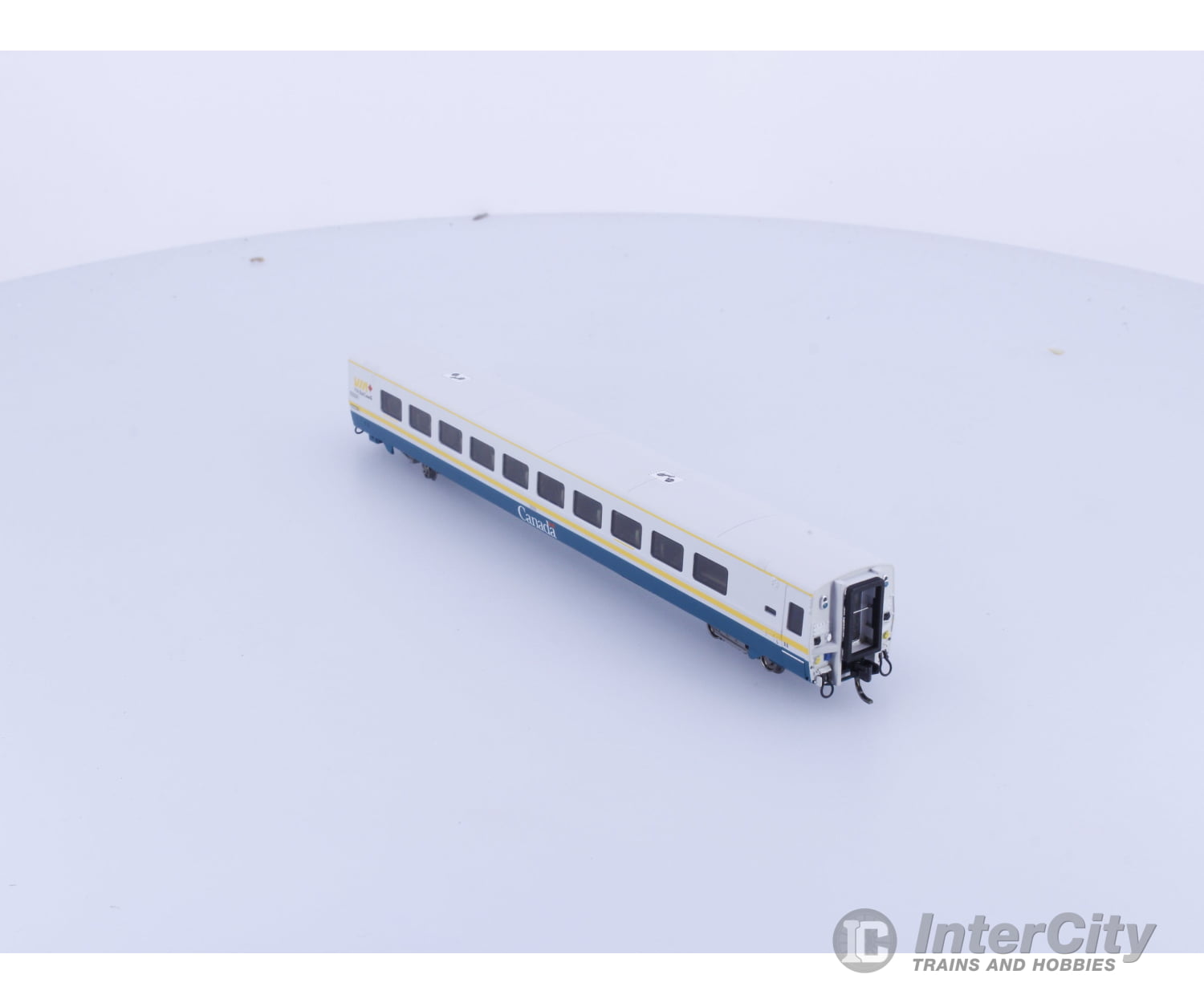 Rapido 508005 N LRC Coach Green Scheme Via Rail (VIA) Passenger Cars