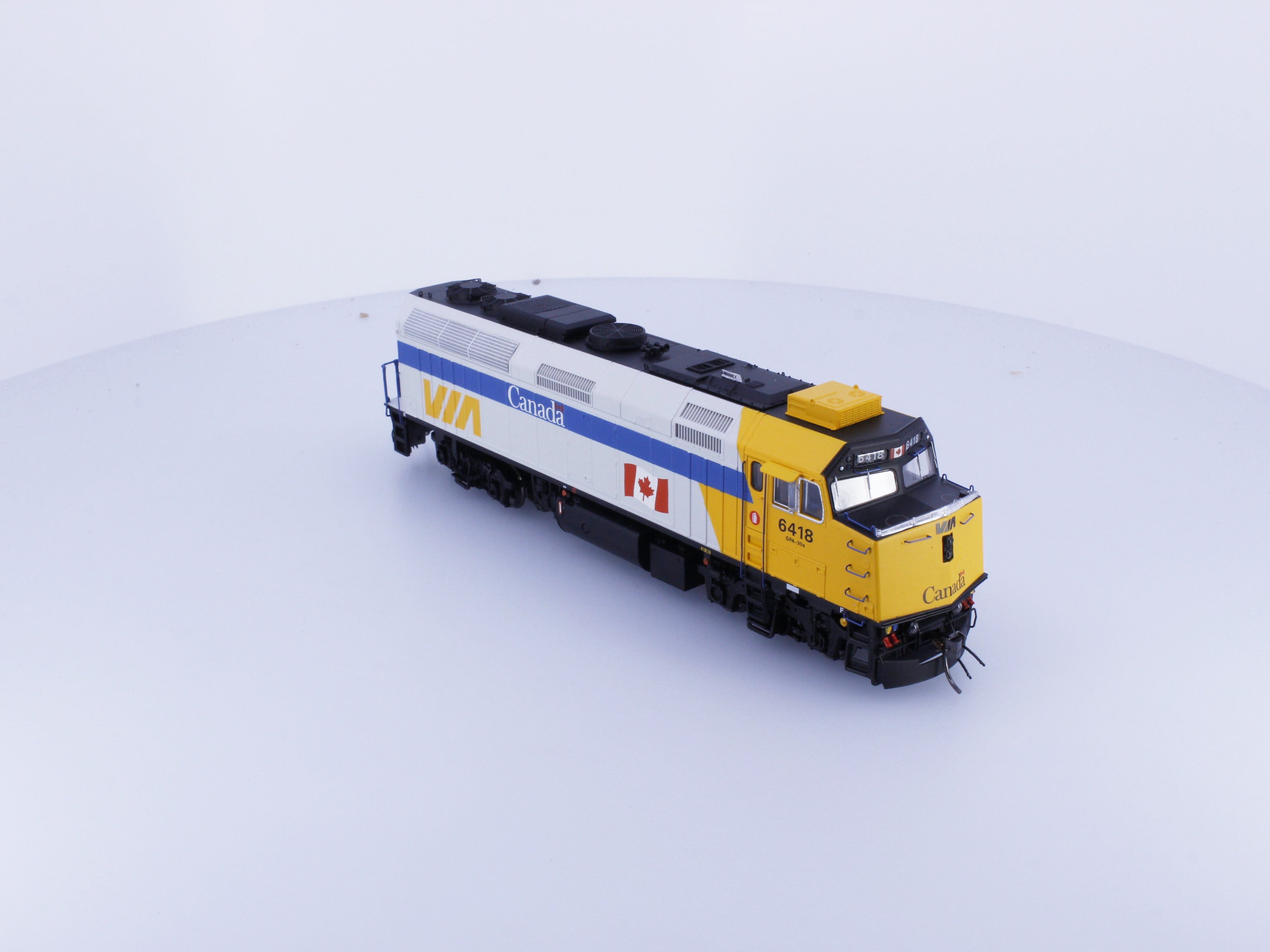Rapido 80516 HO F40PH-2D Diesel Locomotive Canada Scheme Via Rail (VIA) 6418 DCC & Sound