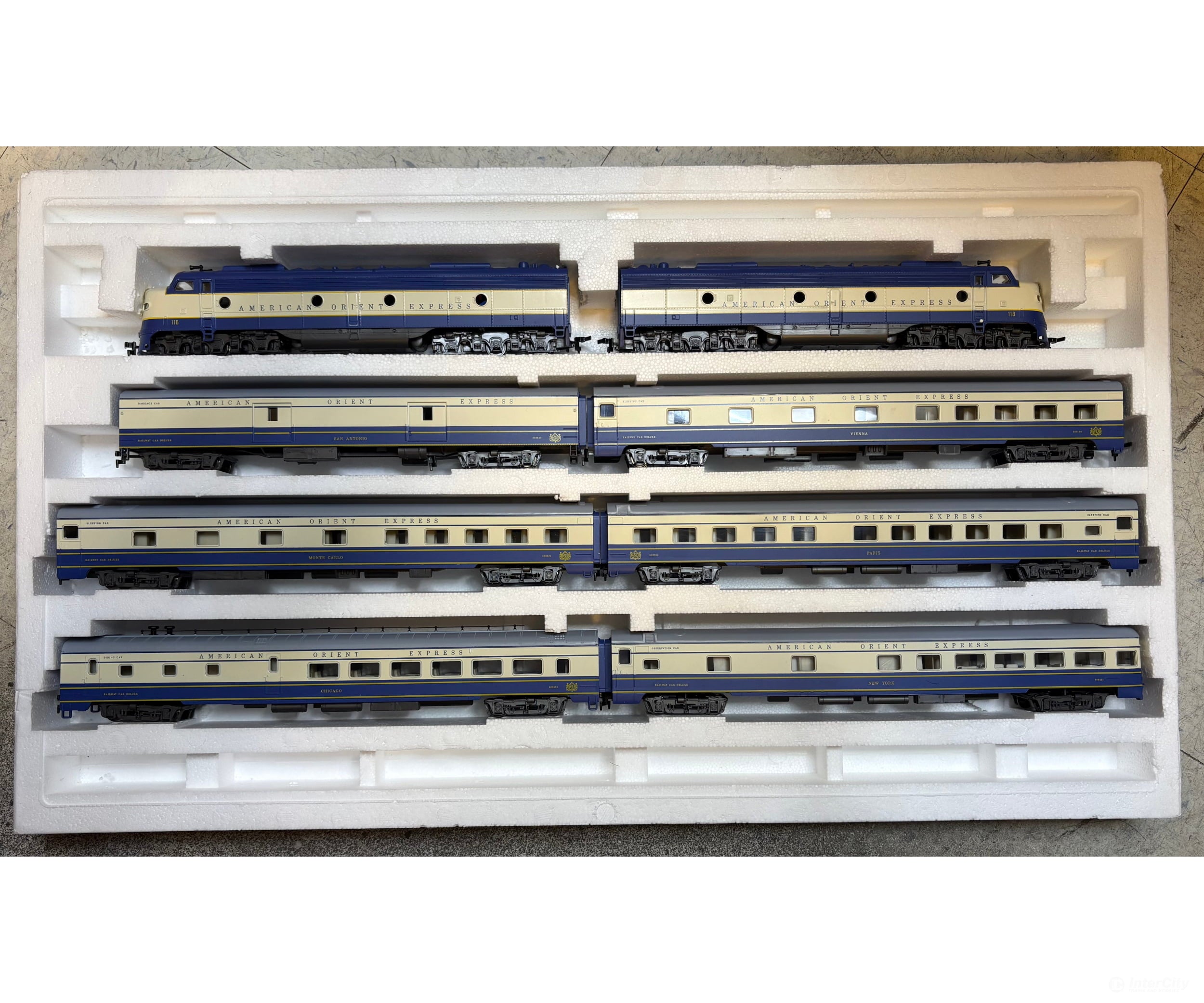Rivarossi 0824 HO American Orient Express 6 Car Set with 1 Powered and 1 Dummy E8 Diesel Locomotives 1784/3000 118
