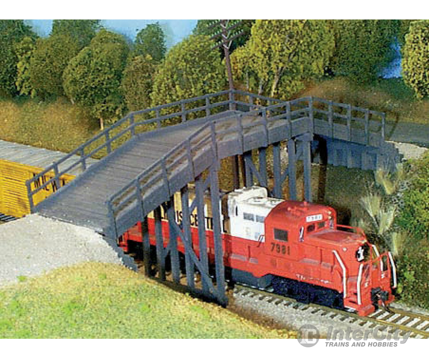 Rix Products 200 Rural Wooden Overpass (Plastic Kit) Tunnels & Bridges