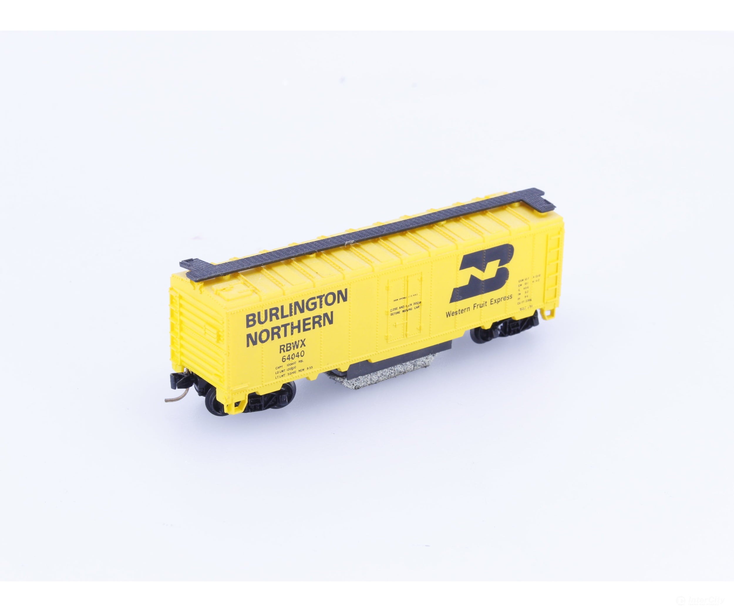 Roco 25900 N 40’ Single Door Boxcar Track Cleaning Car (RBWX) Burlington Northern Fruit Express (BNFE) 64040 - Freight